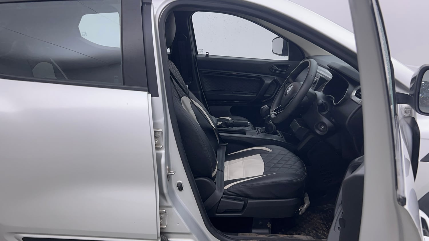 Used 2021 Renault Kiger RXL MT Petrol Manual interior RIGHT SIDE FRONT DOOR CABIN VIEW