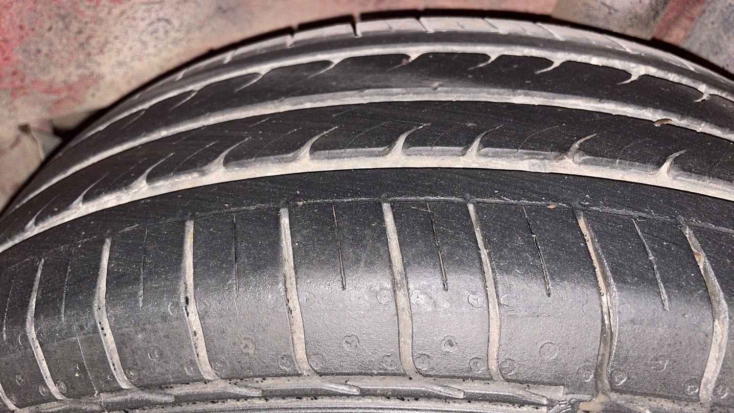 Used 2014 Hyundai Elite i20 Magna 1.2 Petrol Manual tyres LEFT REAR TYRE TREAD VIEW