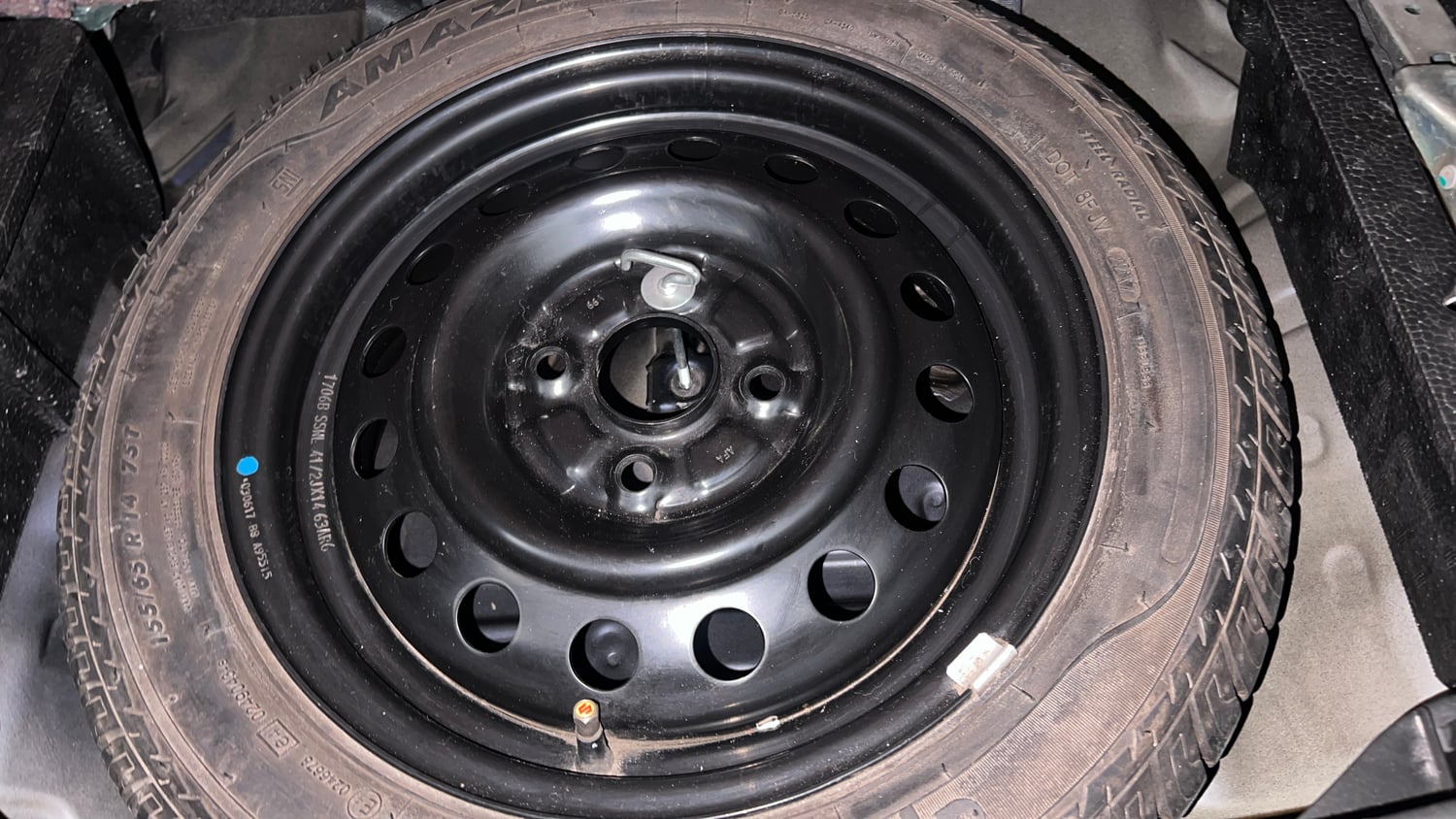 Used 2017 Maruti Suzuki Wagon R 1.0 VXI AMT Petrol Automatic tyres SPARE TYRE VIEW