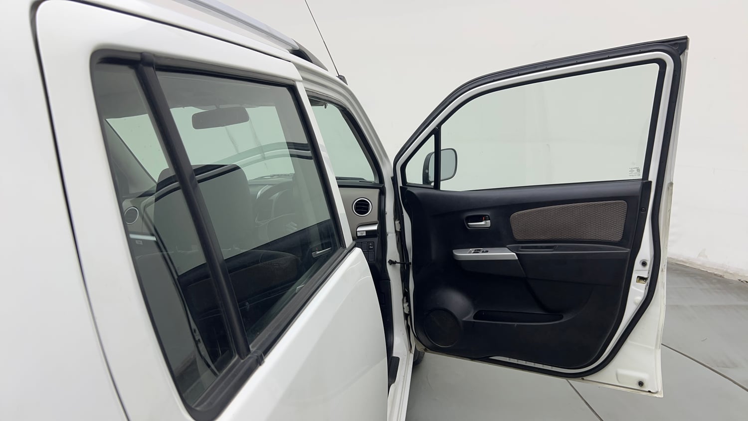 Used 2013 Maruti Suzuki Wagon R LXI Petrol Manual interior RIGHT FRONT DOOR OPEN VIEW