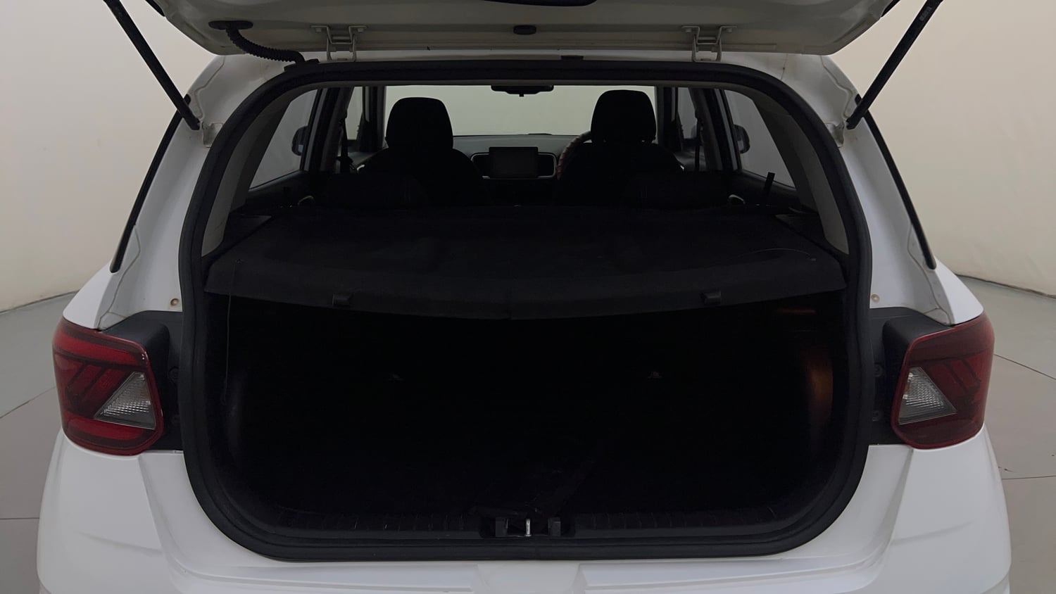 Used 2019 Hyundai Venue SX Plus 1.0 Turbo DCT Petrol Automatic interior DICKY INSIDE VIEW
