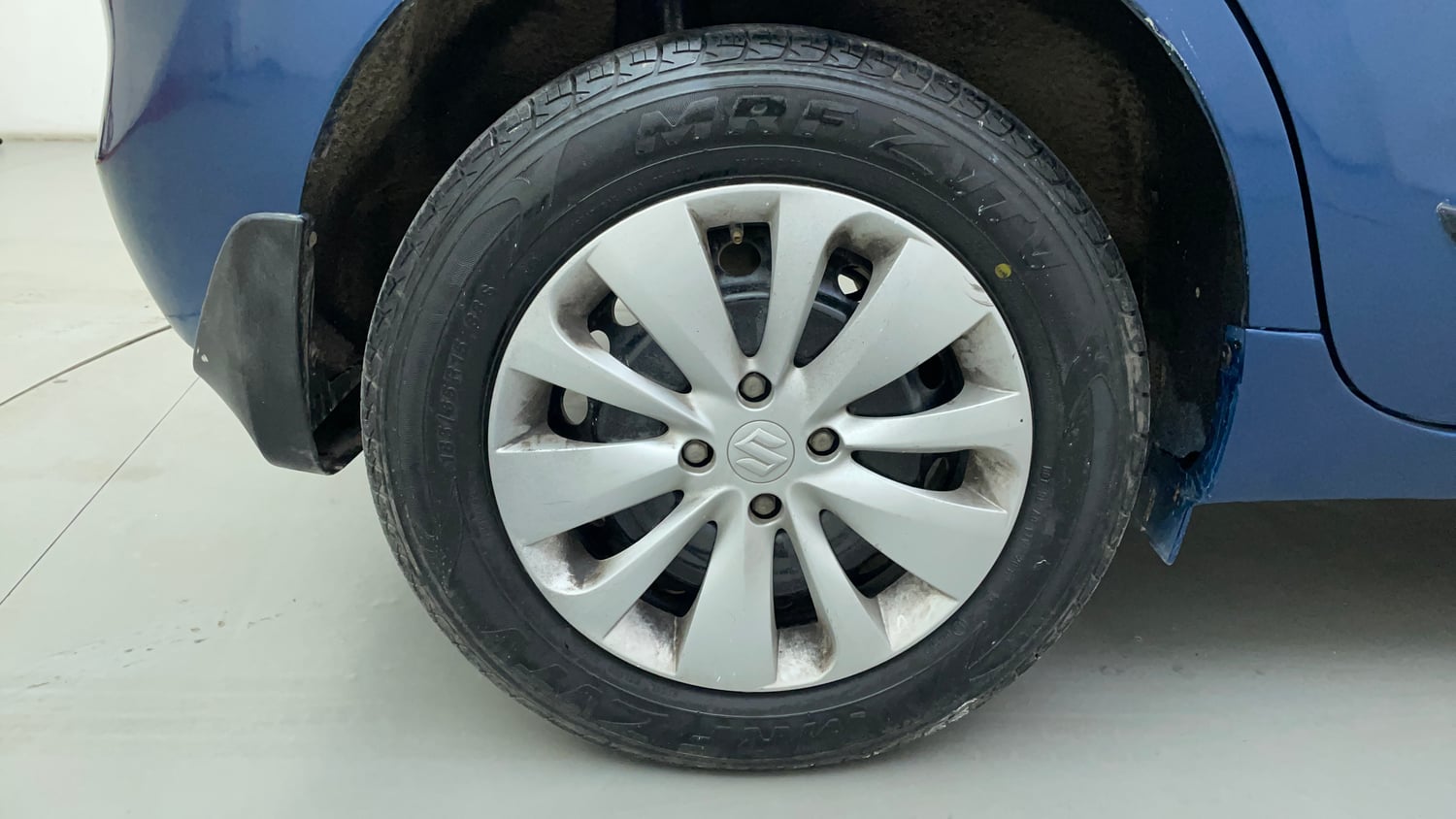 Used 2017 Maruti Suzuki Baleno Delta 1.2 Petrol Manual tyres RIGHT REAR TYRE RIM VIEW