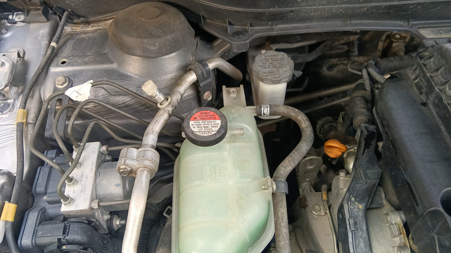 Used 2019 Maruti Suzuki Vitara Brezza [2016-2020] ZDi Diesel Manual engine ENGINE RIGHT SIDE HINGE & APRON VIEW