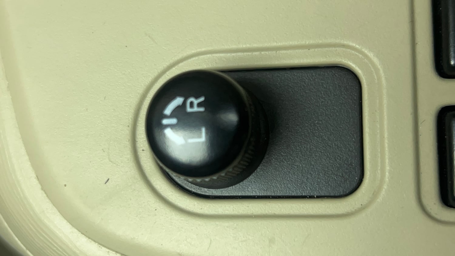 Used 2019 Maruti Suzuki Dzire VXi Petrol Manual top_features Adjustable ORVM