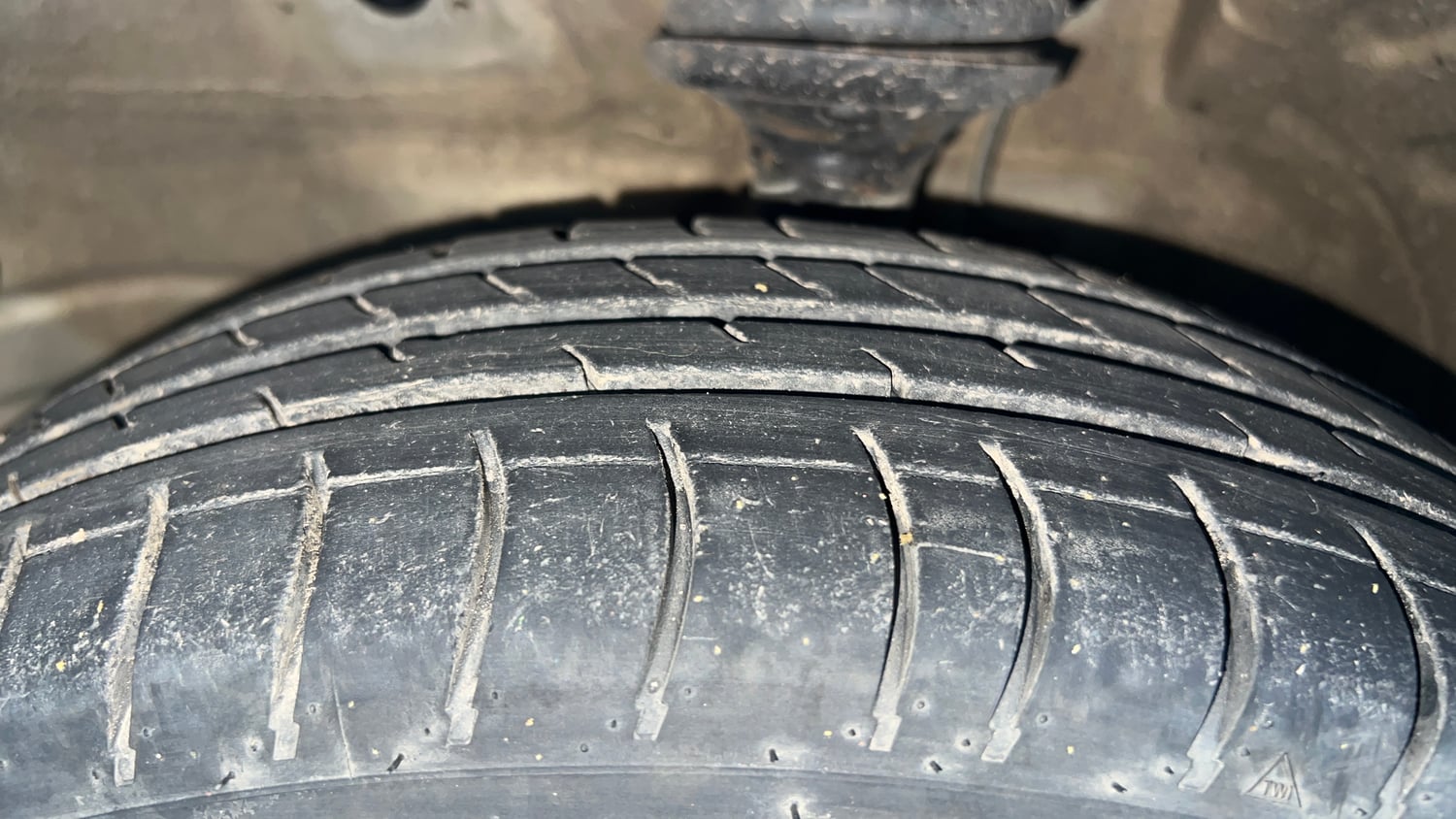 Used 2014 Maruti Suzuki Wagon R LXI Petrol Manual tyres LEFT FRONT TYRE TREAD VIEW