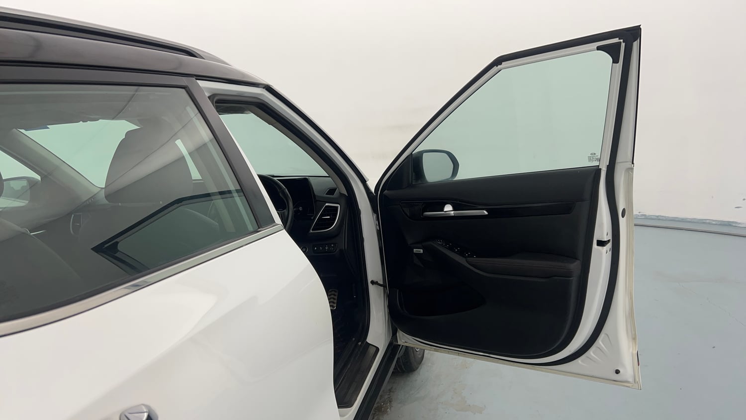 Used 2020 Kia Seltos GTX Plus DCT 1.4 Petrol Automatic interior RIGHT FRONT DOOR OPEN VIEW