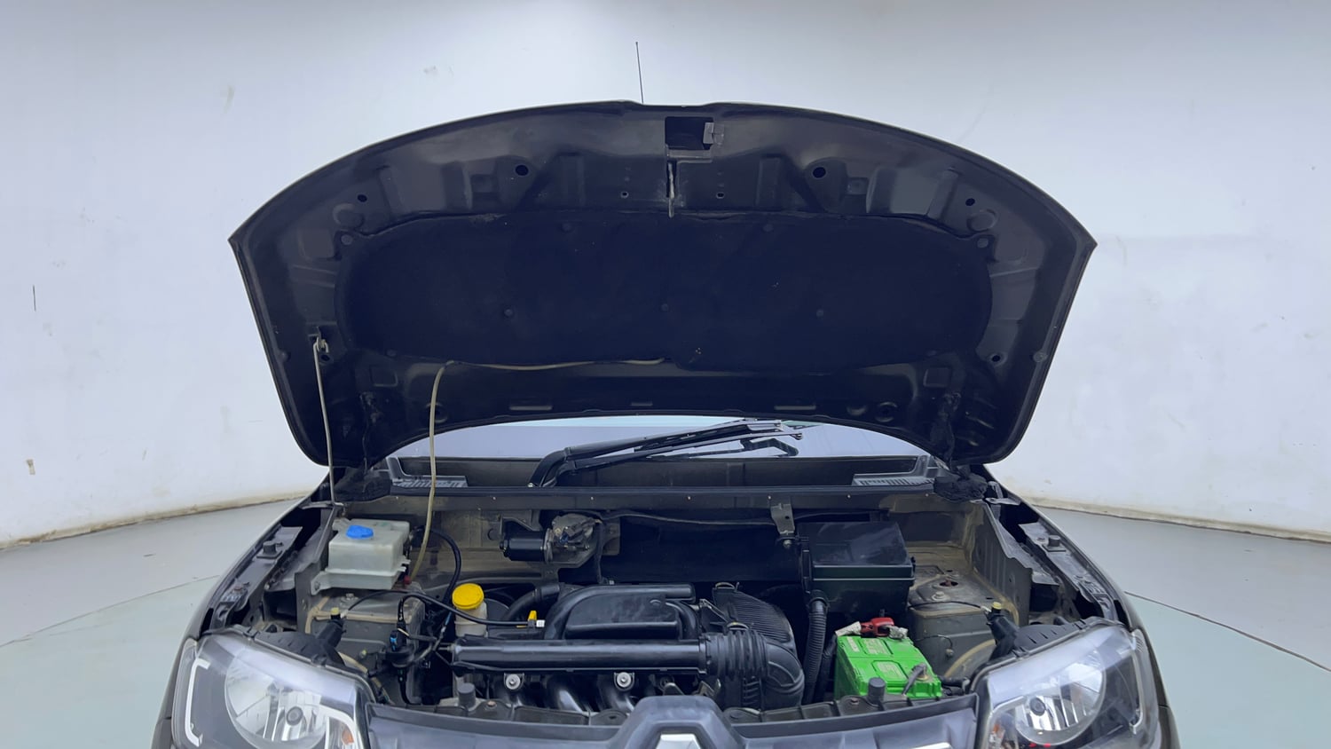Used 2018 Renault Kwid 1.0 RXT Petrol Manual engine ENGINE & BONNET OPEN FRONT VIEW