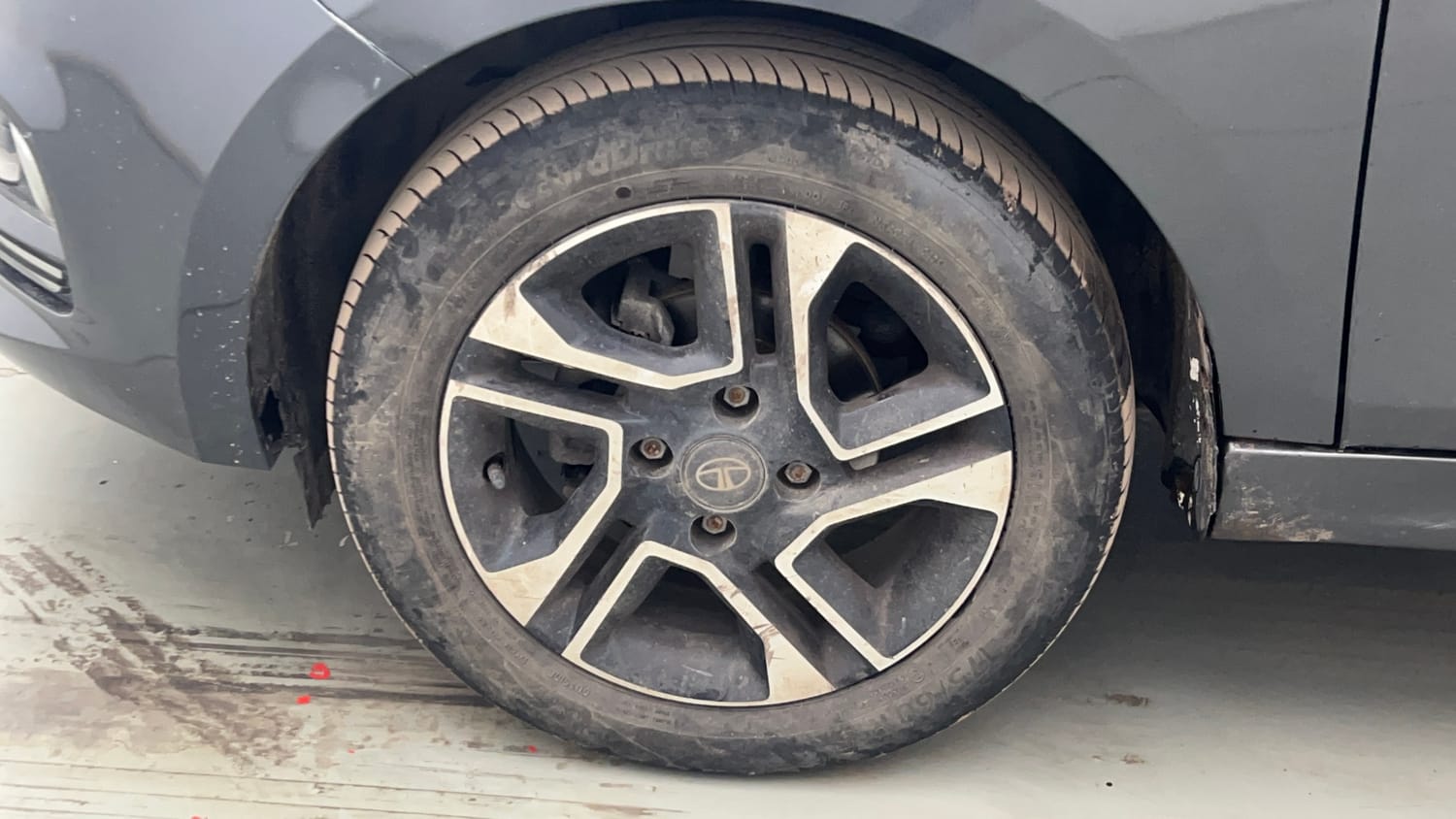 Used 2025 Tata Tiago XZ Plus Petrol Manual tyres LEFT FRONT TYRE RIM VIEW