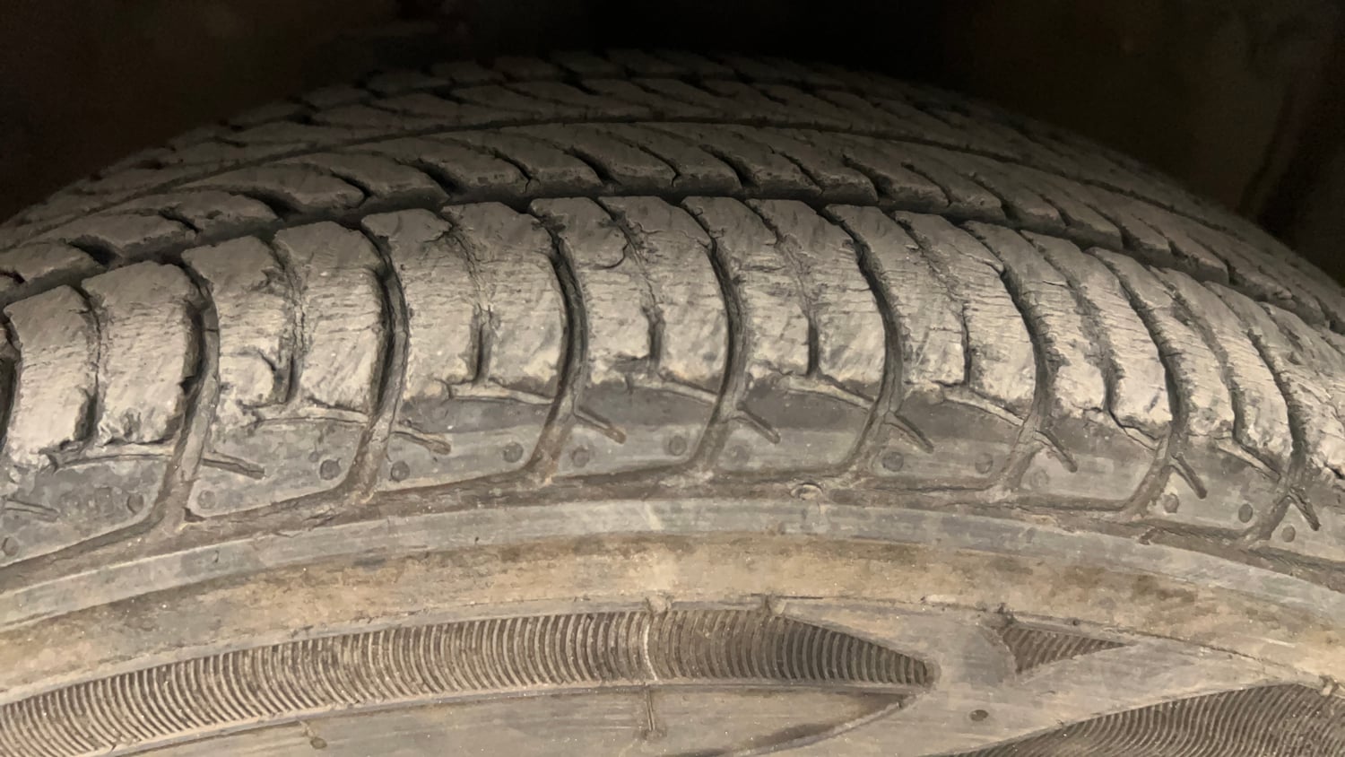 Used 2020 Maruti Suzuki Celerio VXi AMT Petrol Automatic tyres RIGHT FRONT TYRE TREAD VIEW