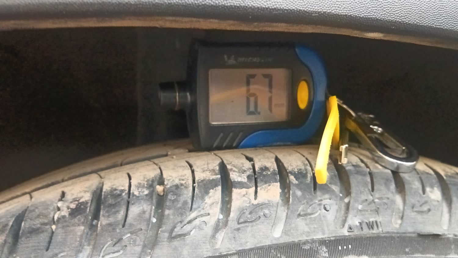 Used 2025 Kia Sonet HTK Plus (O) 1.2 Petrol MT Petrol Manual tyres RIGHT REAR TYRE TREAD VIEW