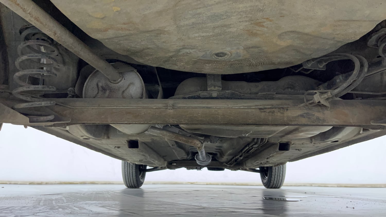 Used 2018 Renault Kwid 1.0 RXT Petrol Manual extra REAR UNDERBODY VIEW (TAKEN FROM REAR)