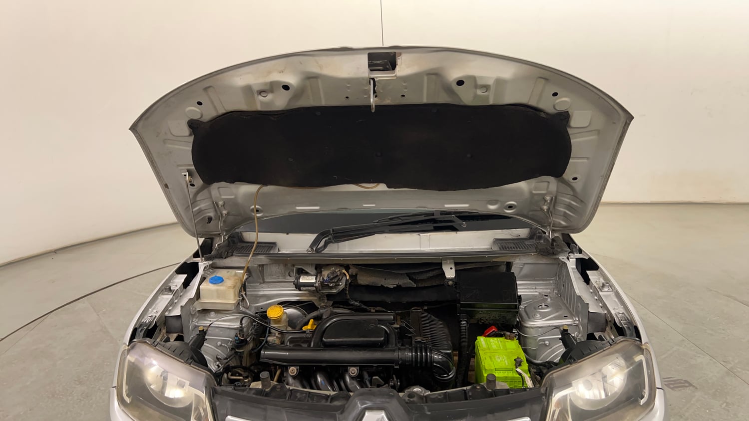 Used 2016 Renault Kwid RXT Petrol Manual engine ENGINE & BONNET OPEN FRONT VIEW
