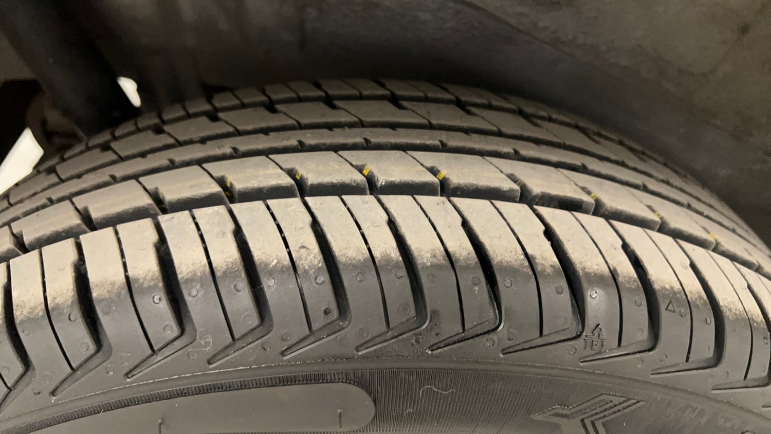 Used 2014 Maruti Suzuki Wagon R VXI Petrol Manual tyres RIGHT REAR TYRE TREAD VIEW