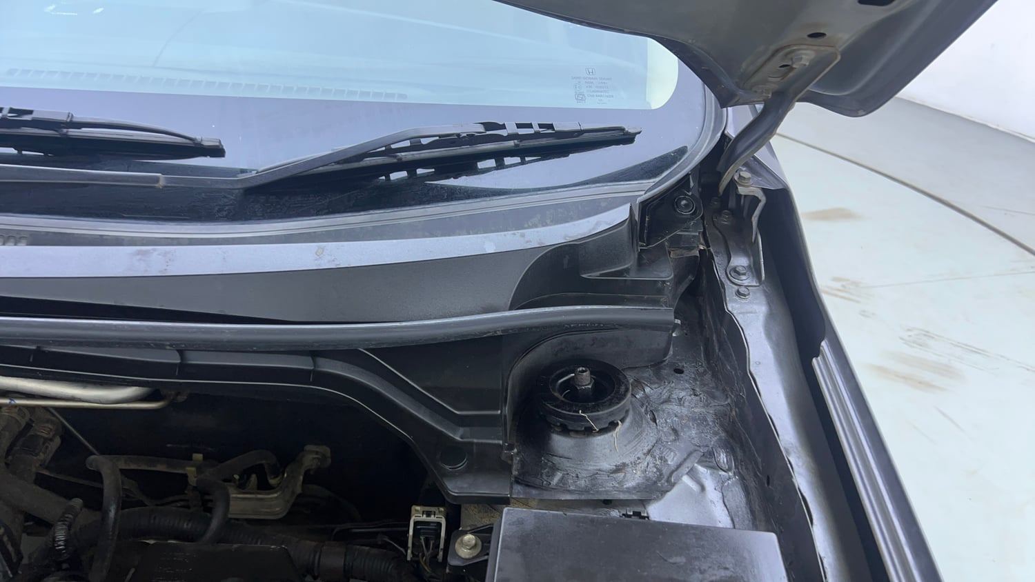 Used 2019 Honda Amaze 1.2 S MT Petrol Petrol Manual engine ENGINE LEFT SIDE HINGE & APRON VIEW