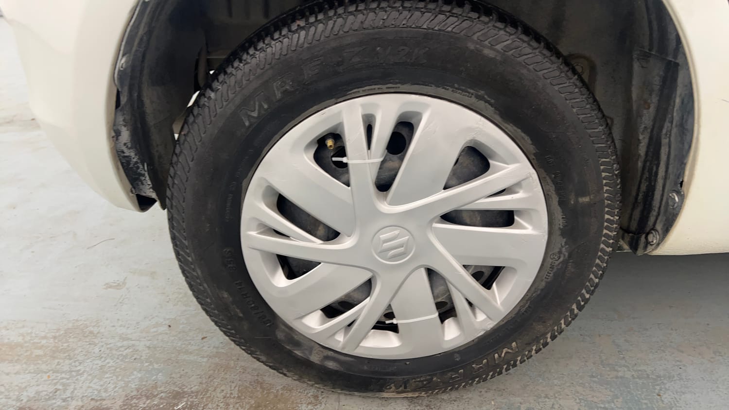 Used 2016 Maruti Suzuki Swift VXi Petrol Manual tyres RIGHT REAR TYRE RIM VIEW