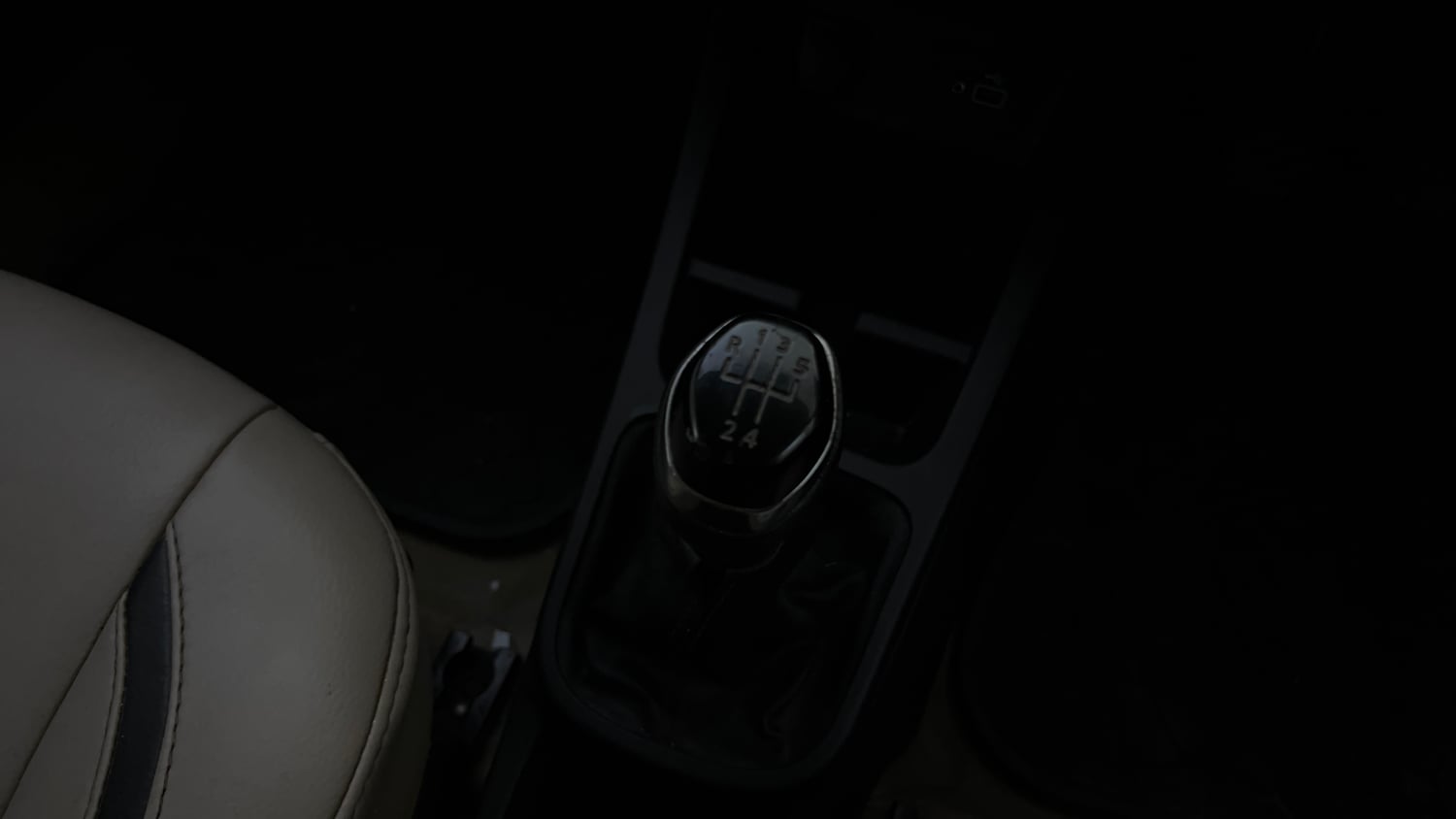 Used 2022 Renault Kwid RXT 1.0 Petrol Manual interior GEAR  KNOB VIEW