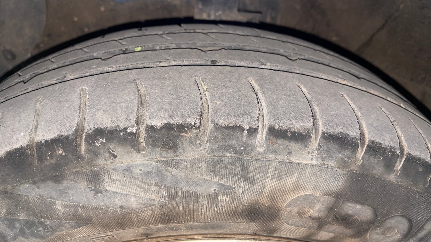 Used 2018 Hyundai Grand i10 Magna AT 1.2 Kappa VTVT Petrol Automatic tyres LEFT FRONT TYRE TREAD VIEW