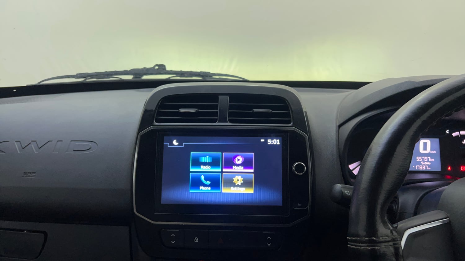 Used 2022 Renault Kwid RXT 1.0 Petrol Manual top_features Touch screen infotainment system