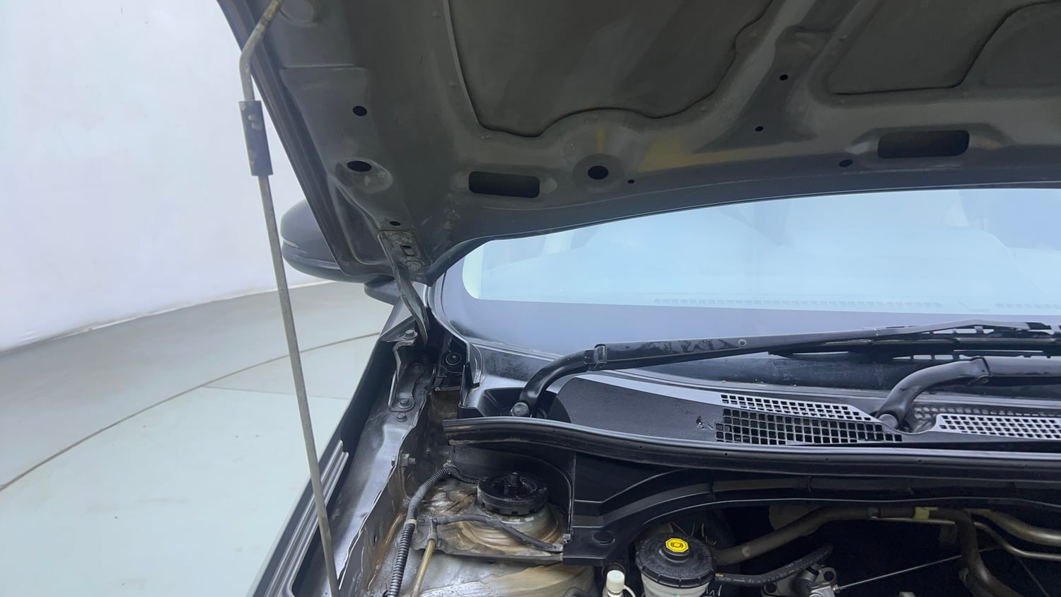 Used 2019 Honda Amaze 1.2 S MT Petrol Petrol Manual engine ENGINE RIGHT SIDE HINGE & APRON VIEW