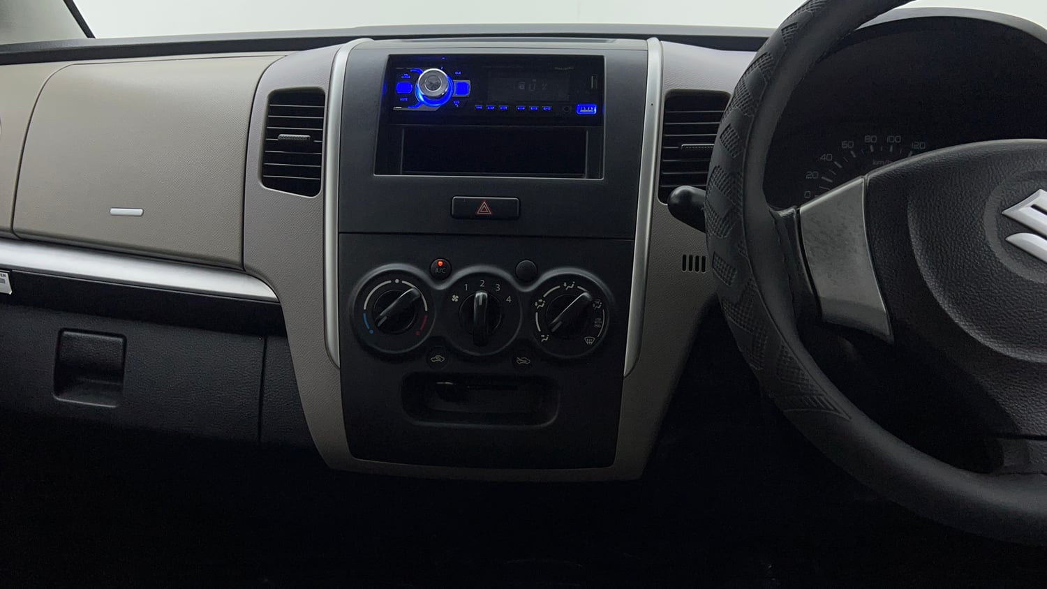 Used 2013 Maruti Suzuki Wagon R LXI Petrol Manual interior MUSIC SYSTEM & AC CONTROL VIEW