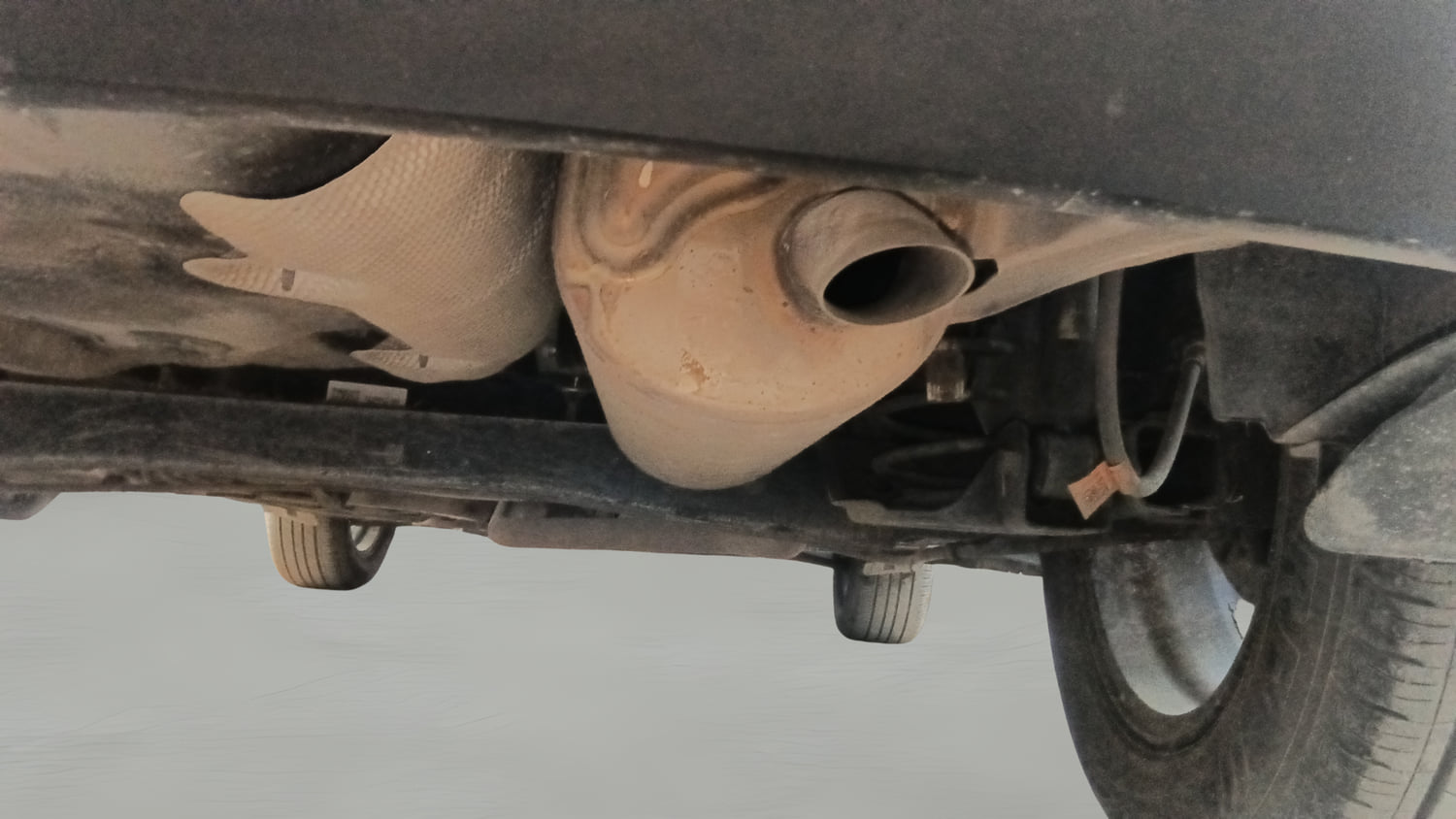 Used 2025 Kia Sonet HTK Plus (O) 1.2 Petrol MT Petrol Manual extra REAR RIGHT UNDERBODY VIEW