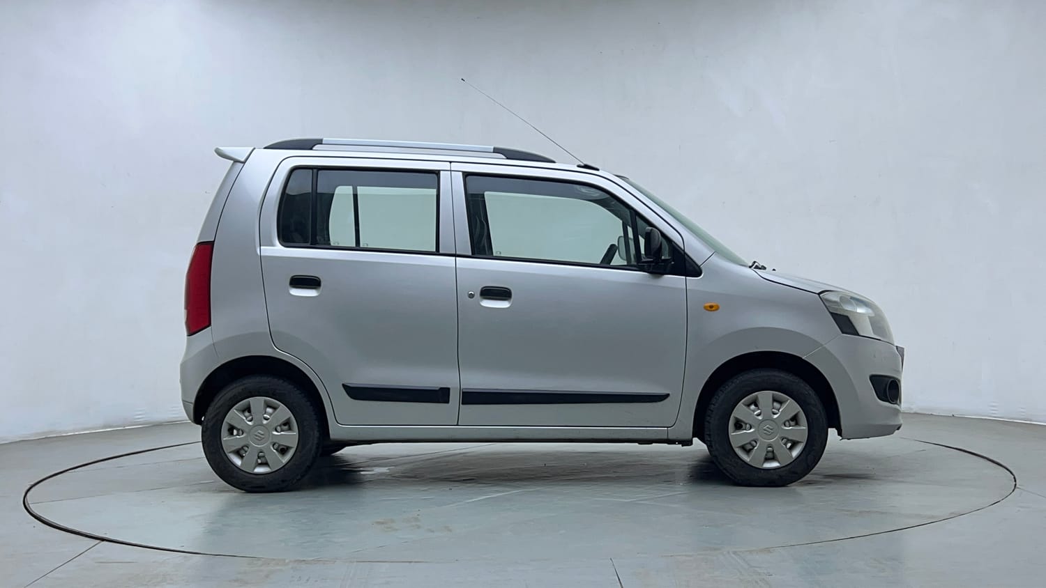 Used 2014 Maruti Suzuki Wagon R LXI Petrol Manual exterior RIGHT SIDE VIEW