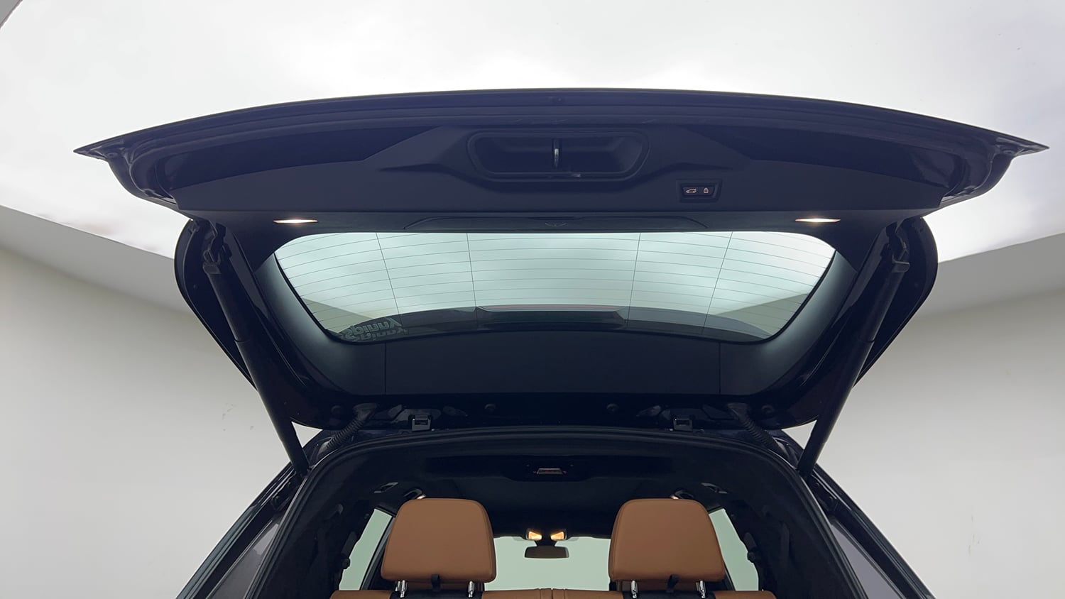 Used 2021 BMW X7 xDrive40i M Sport Petrol Automatic interior DICKY DOOR OPEN VIEW