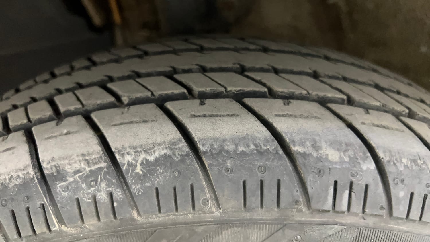 Used 2016 Mahindra KUV100 K8 6 STR Petrol Manual tyres LEFT FRONT TYRE TREAD VIEW