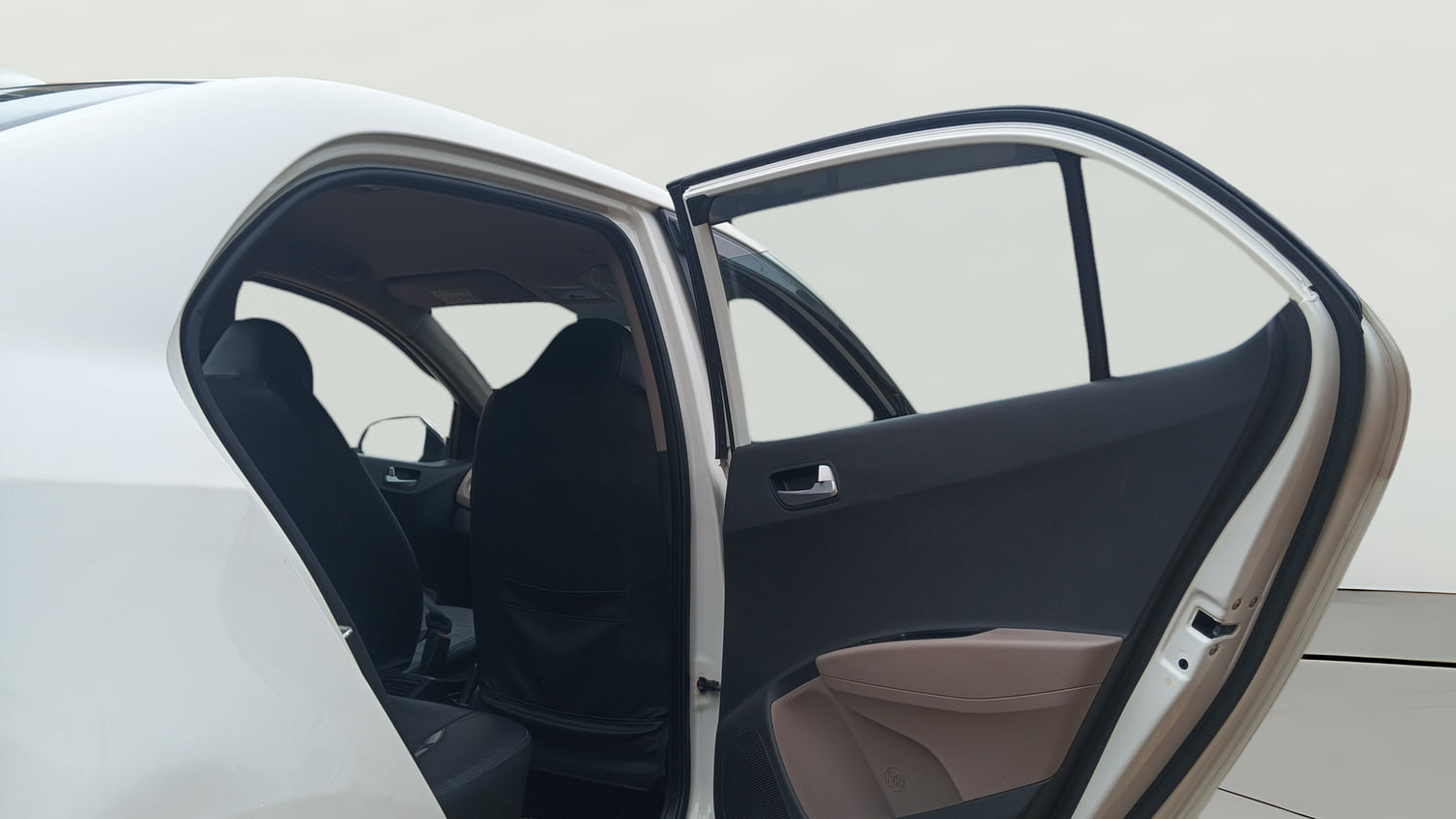 Used 2018 Hyundai Xcent SX Petrol Manual interior RIGHT REAR DOOR OPEN VIEW
