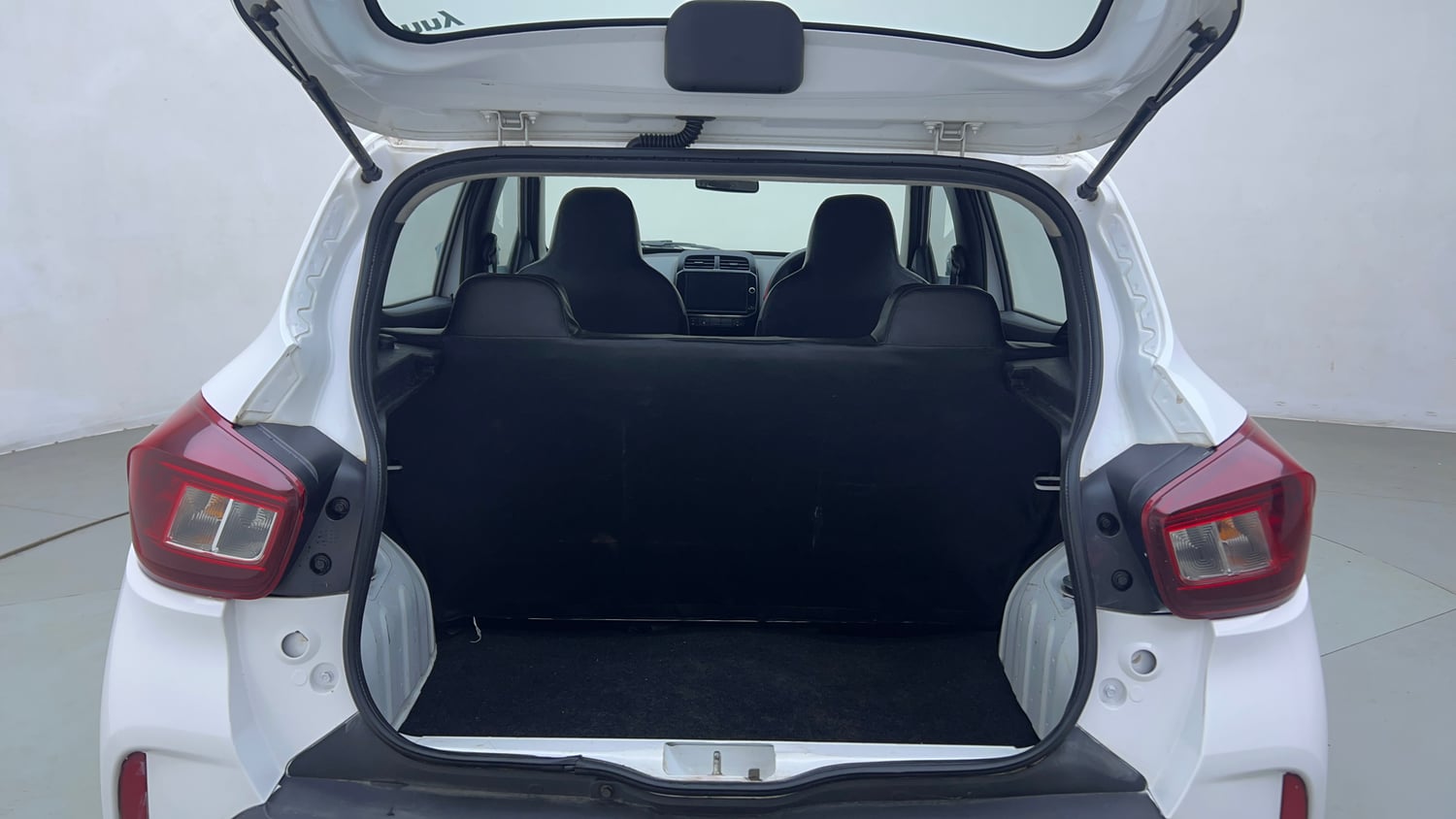 Used 2020 Renault Kwid 1.0 RXT Opt Petrol Manual interior DICKY INSIDE VIEW