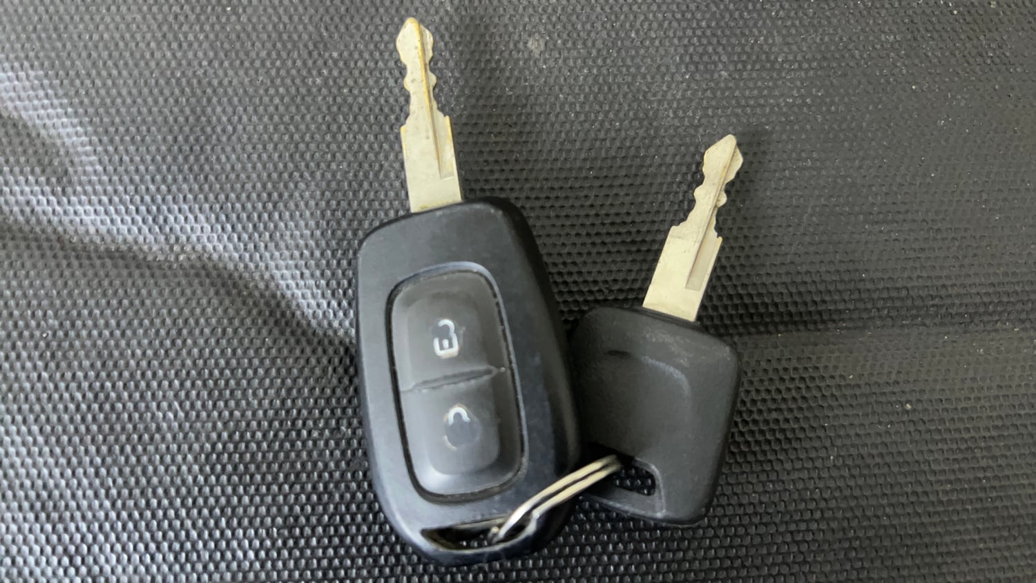 Used 2018 Datsun Redi-GO S 1.0 AMT Petrol Automatic extra CAR KEY VIEW