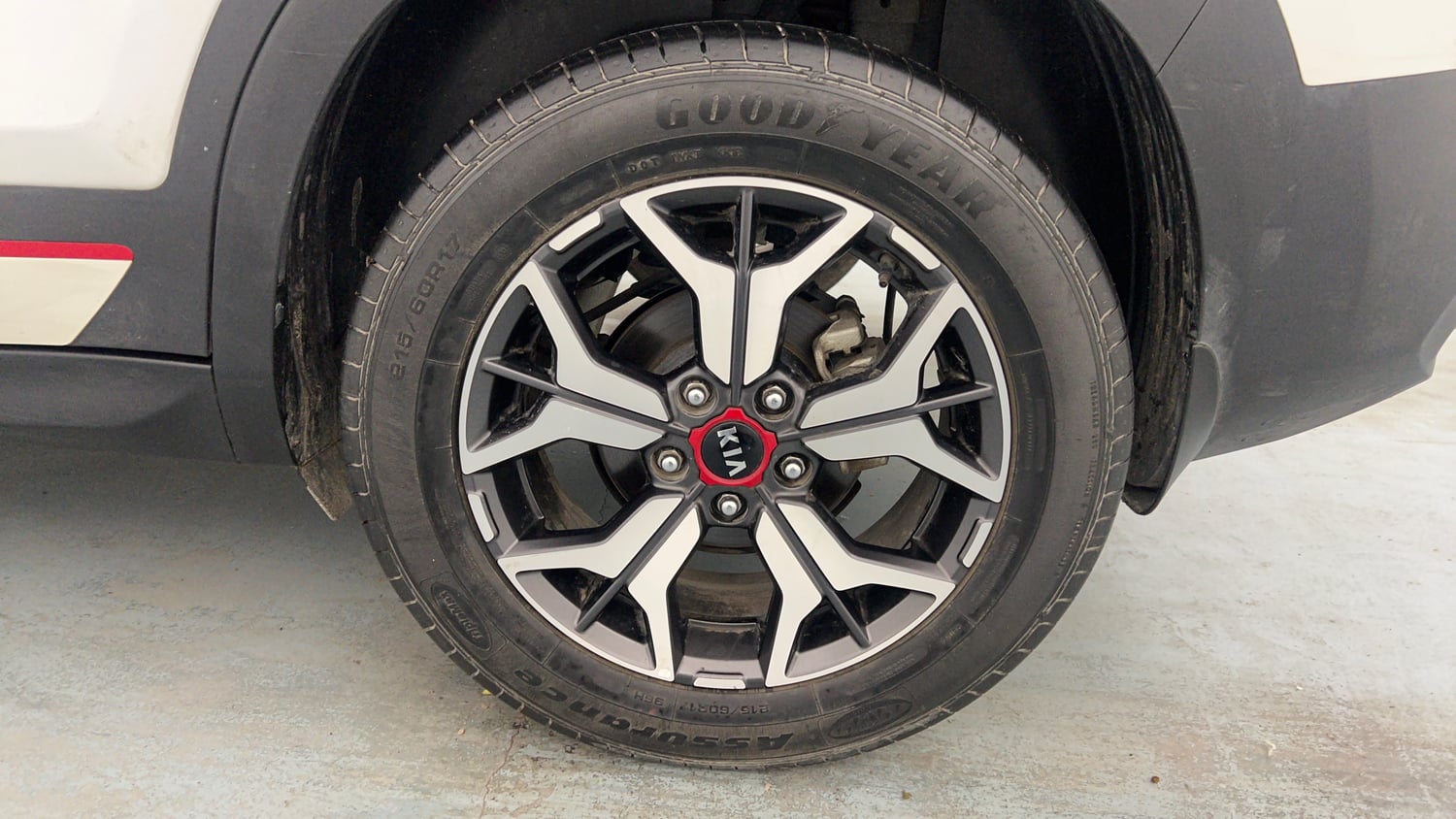 Used 2020 Kia Seltos GTX Plus DCT 1.4 Petrol Automatic tyres LEFT REAR TYRE RIM VIEW
