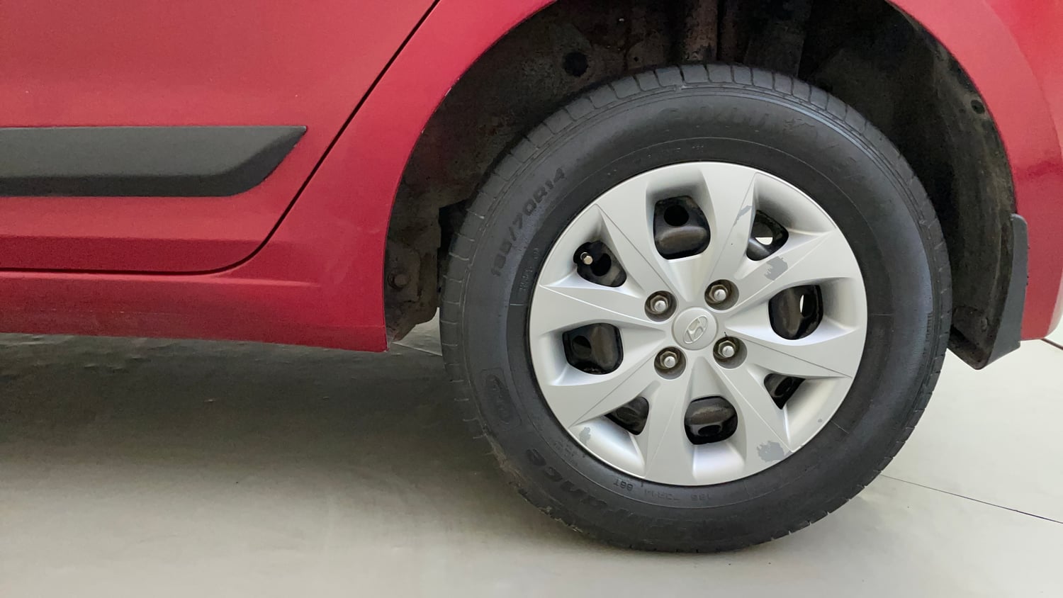 Used 2014 Hyundai Elite i20 Magna 1.2 Petrol Manual tyres LEFT REAR TYRE RIM VIEW