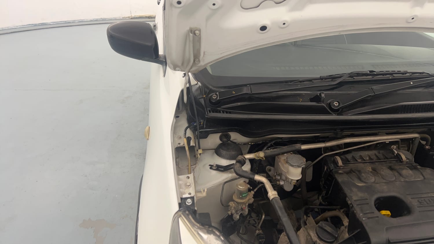 Used 2018 Maruti Suzuki Celerio X Vxi Petrol Manual engine ENGINE RIGHT SIDE HINGE & APRON VIEW