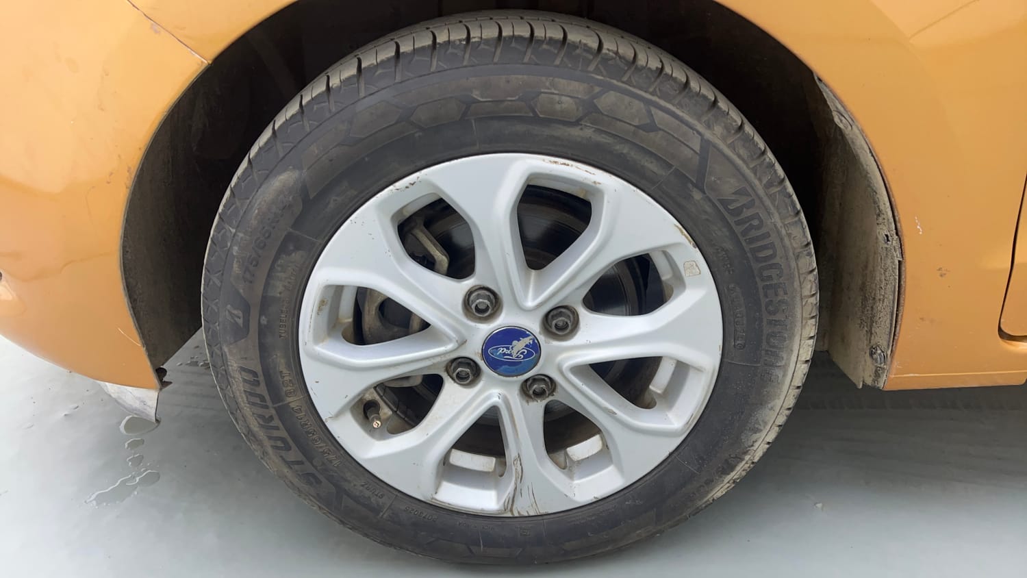 Used 2016 Ford Figo Titanium Plus 1.2 Ti-VCT Petrol Manual tyres LEFT FRONT TYRE RIM VIEW