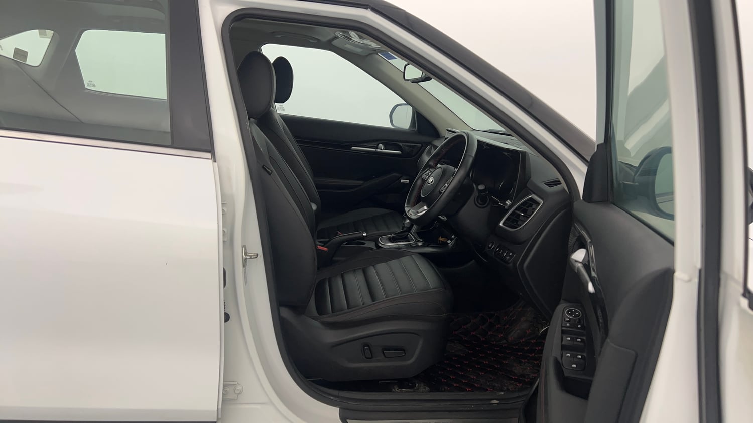 Used 2020 Kia Seltos GTX Plus DCT 1.4 Petrol Automatic interior RIGHT SIDE FRONT DOOR CABIN VIEW
