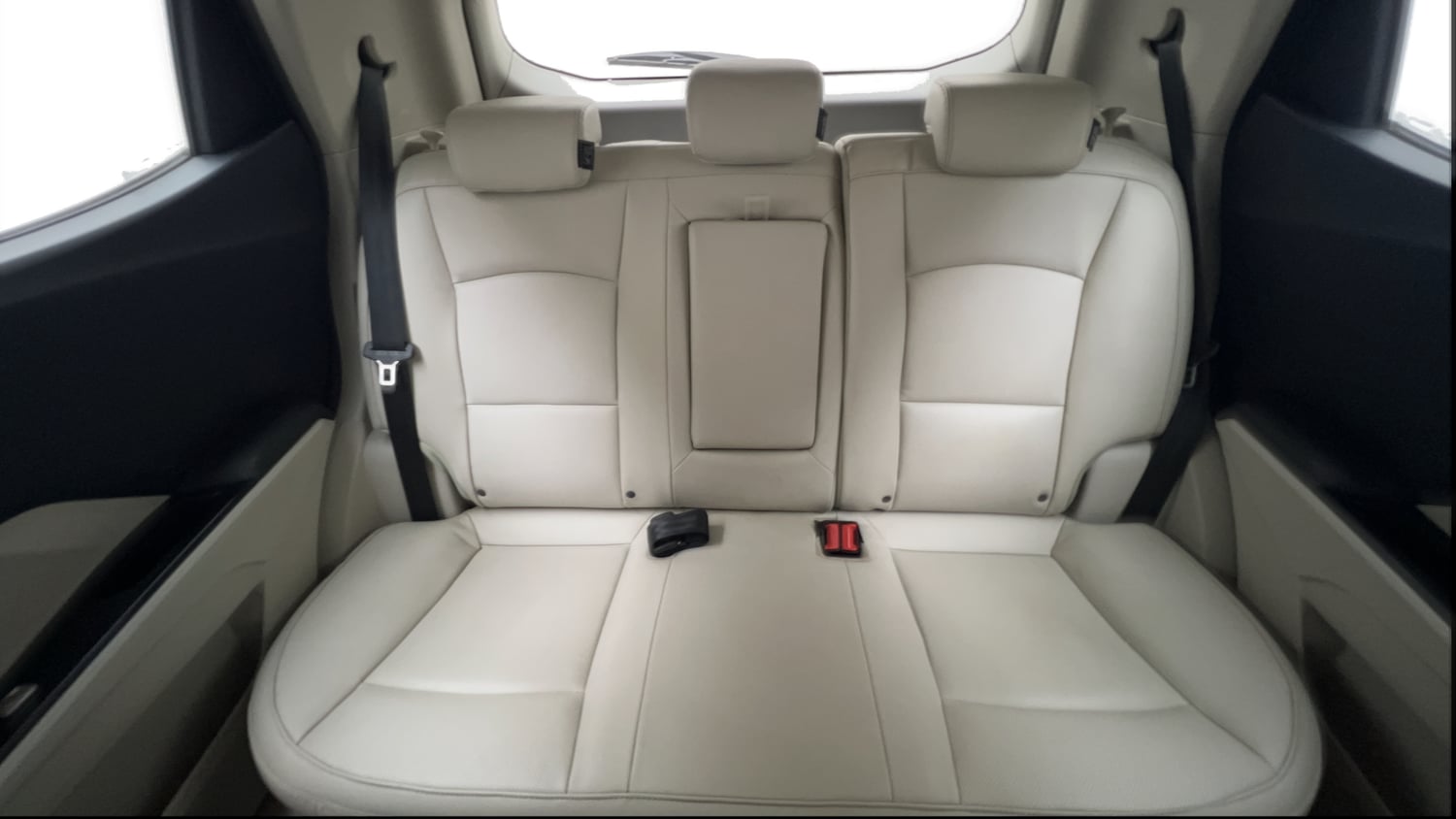 Used 2022 Mahindra XUV 300 W8 (O) 1.2 Petrol AMT Petrol Automatic interior REAR SEAT CONDITION VIEW