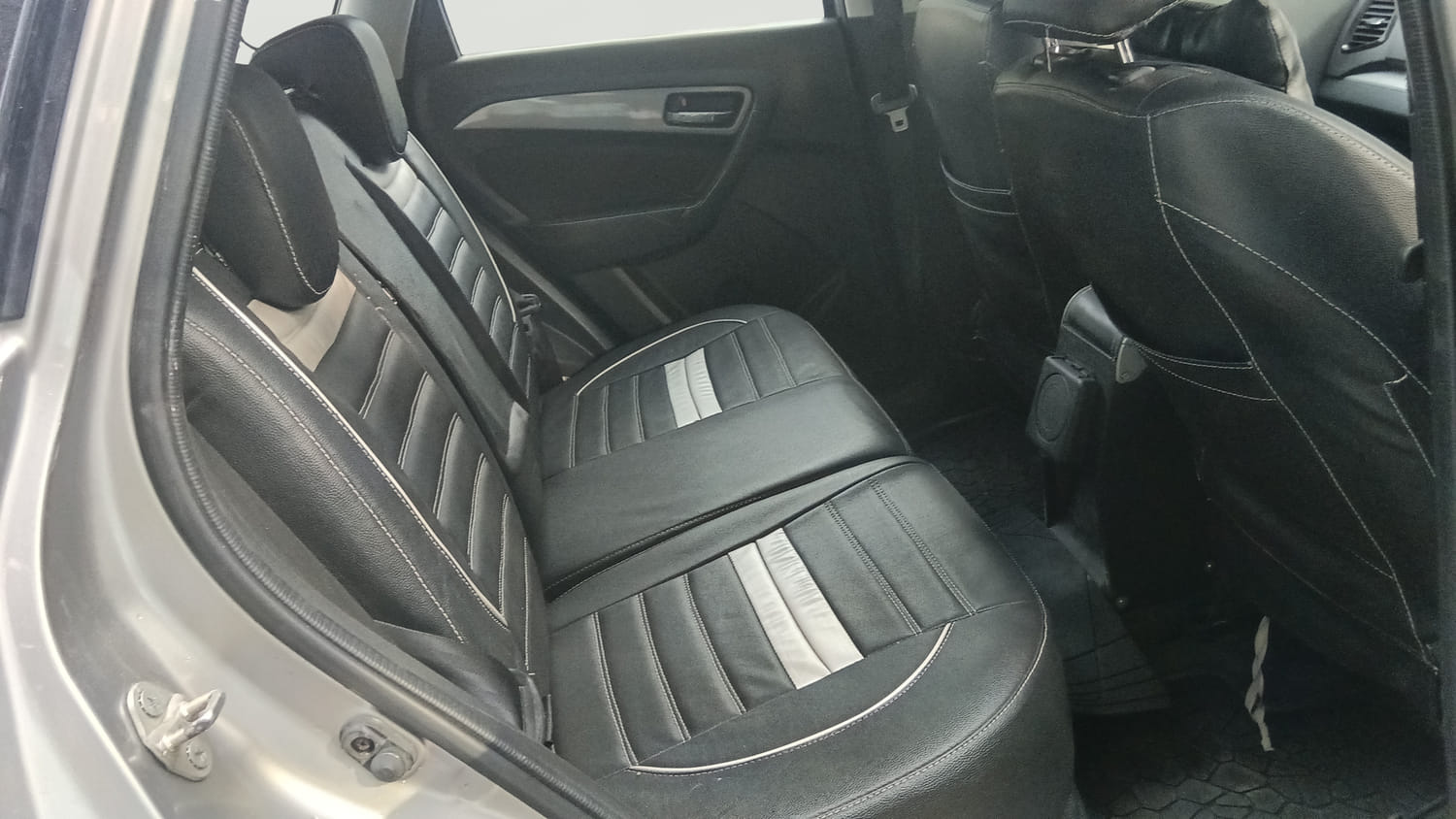Used 2019 Maruti Suzuki Vitara Brezza [2016-2020] ZDi Diesel Manual interior RIGHT SIDE REAR DOOR CABIN VIEW
