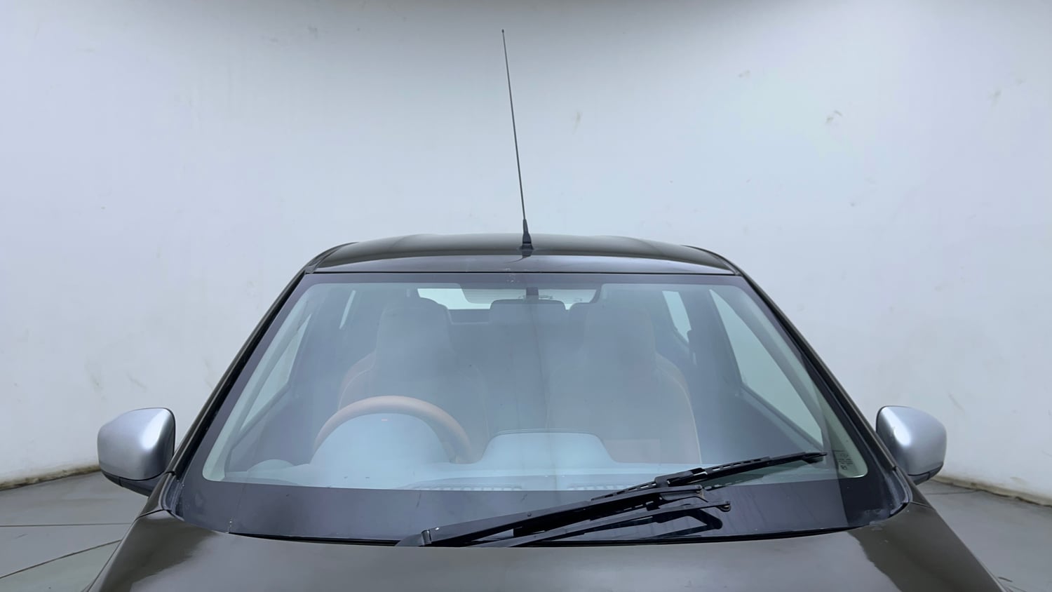 Used 2018 Renault Kwid 1.0 RXT Petrol Manual exterior FRONT WINDSHIELD VIEW