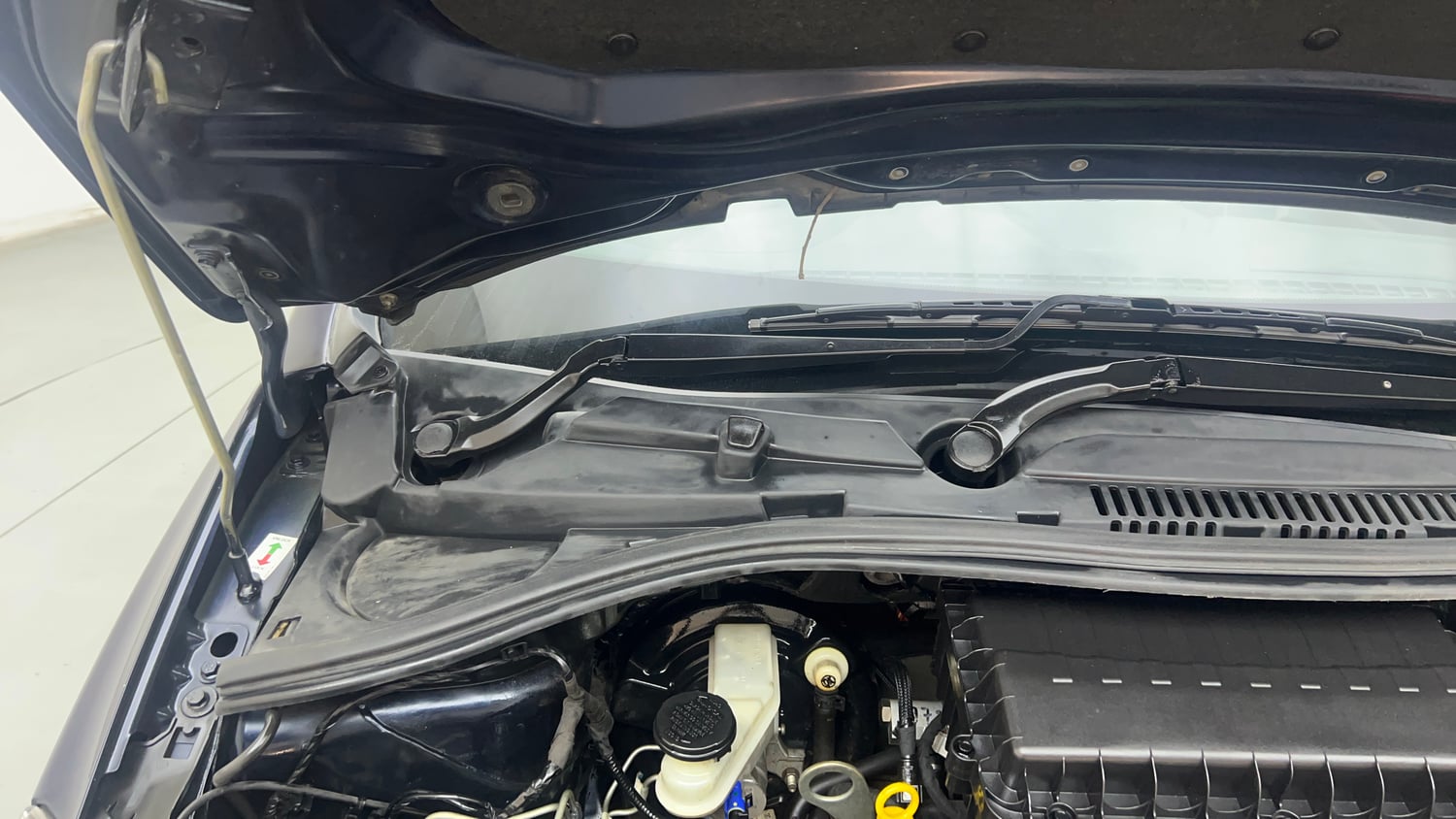 Used 2022 Tata Tigor XZ Plus CNG Cng Manual engine ENGINE RIGHT SIDE HINGE & APRON VIEW