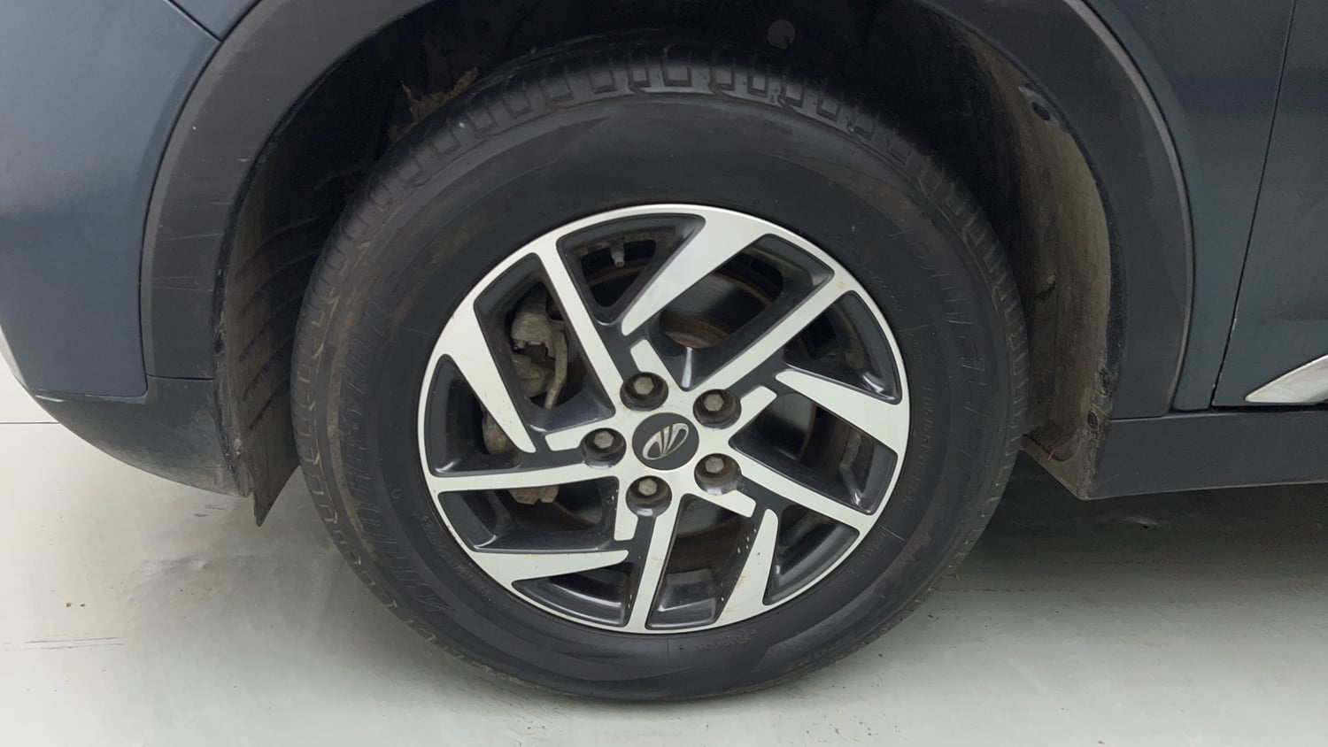 Used 2022 Mahindra XUV 300 W8 (O) 1.2 Petrol AMT Petrol Automatic tyres LEFT FRONT TYRE RIM VIEW