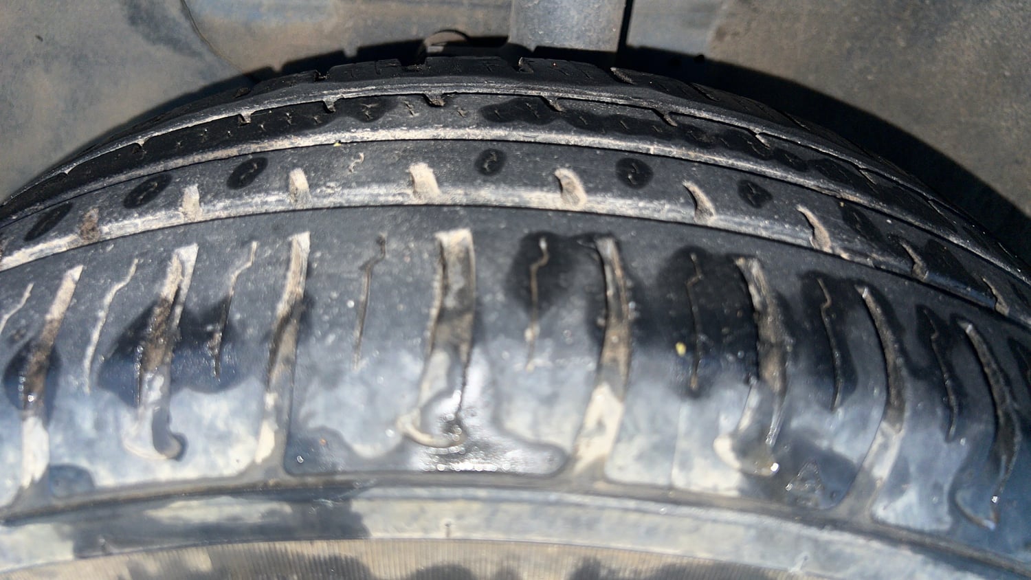Used 2017 Hyundai Elite i20 Magna Executive 1.2 Petrol Manual tyres LEFT FRONT TYRE TREAD VIEW