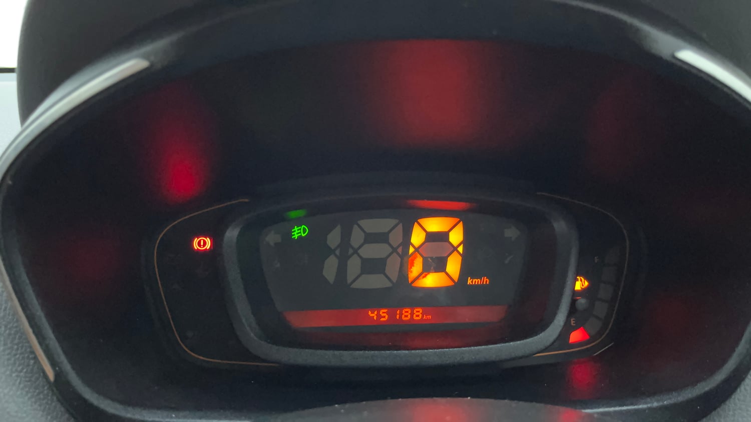 Used 2018 Renault Kwid 1.0 RXT Petrol Manual interior CLUSTERMETER VIEW