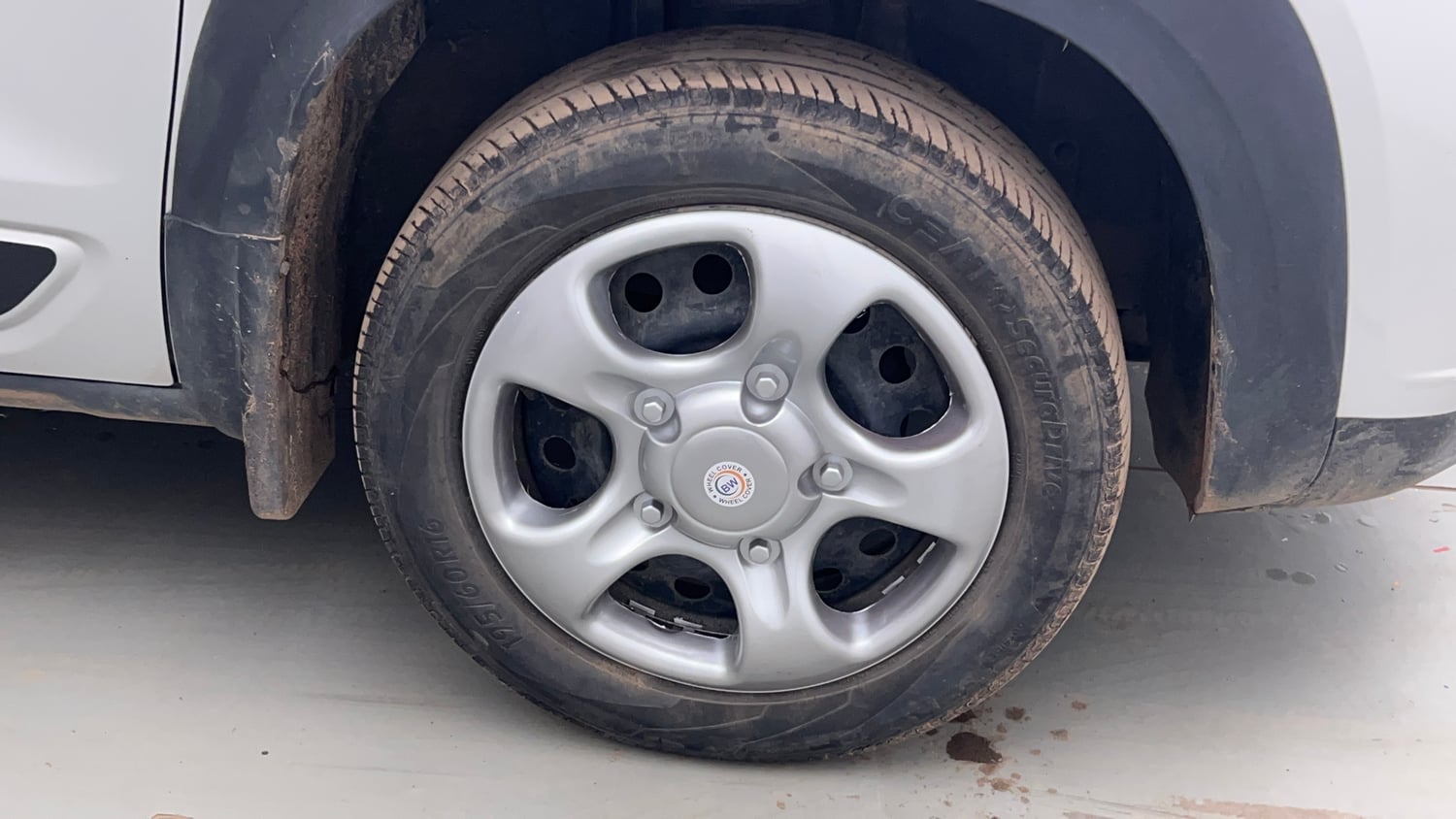 Used 2021 Renault Kiger RXL MT Petrol Manual tyres RIGHT FRONT TYRE RIM VIEW