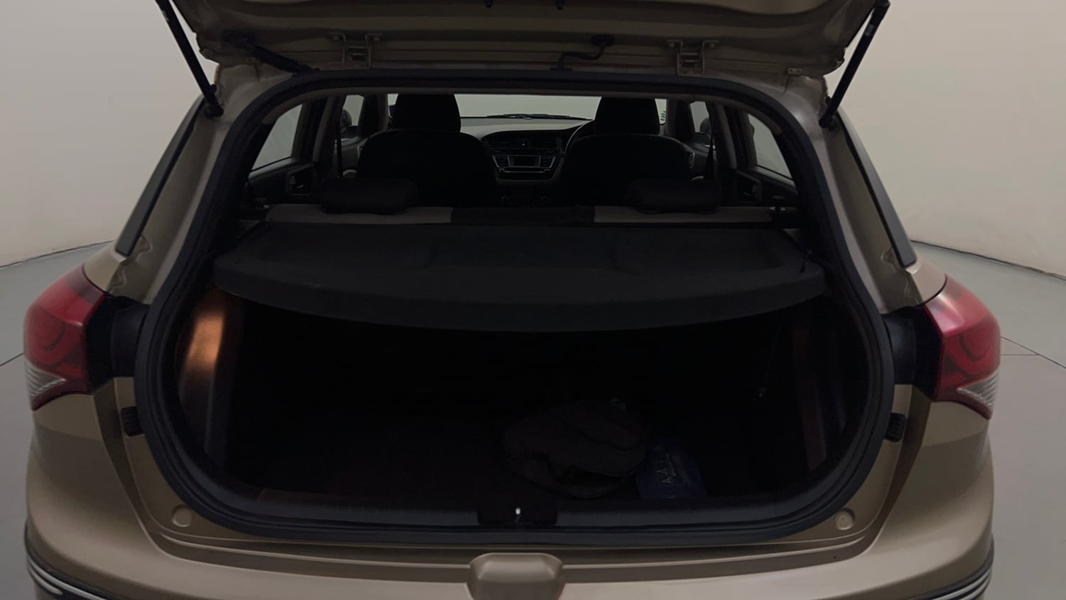 Used 2015 Hyundai Elite i20 Asta 1.2 Petrol Manual interior DICKY INSIDE VIEW