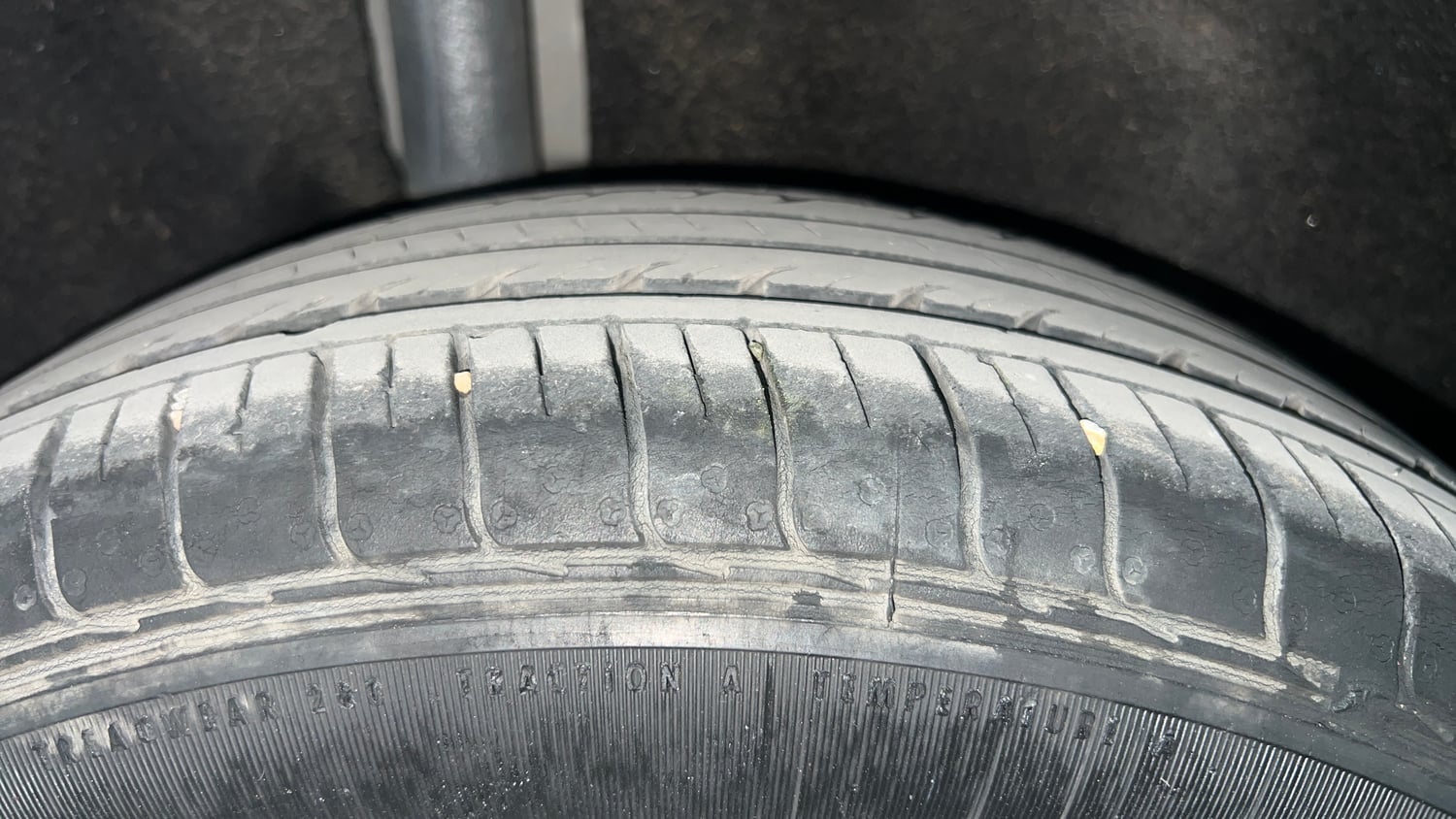 Used 2016 Ford EcoSport Ambiente 1.5L TDCi Diesel Manual tyres RIGHT REAR TYRE TREAD VIEW