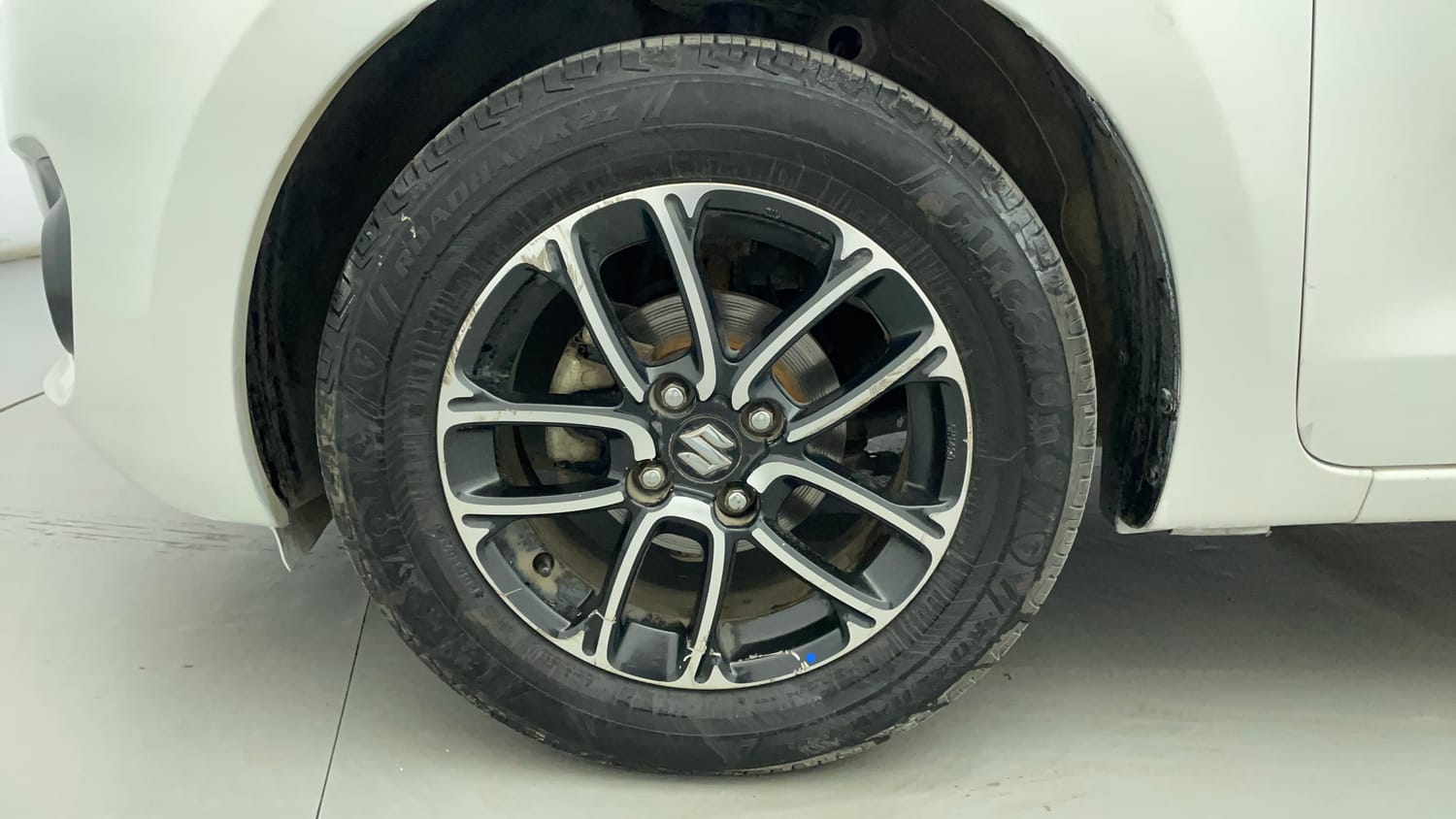 Used 2019 Maruti Suzuki Swift ZXi Plus AMT Petrol Automatic tyres LEFT FRONT TYRE RIM VIEW