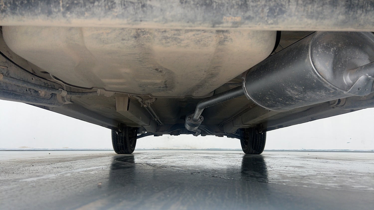 Used 2015 Maruti Suzuki Wagon R VXI Petrol Manual extra REAR UNDERBODY VIEW (TAKEN FROM REAR)