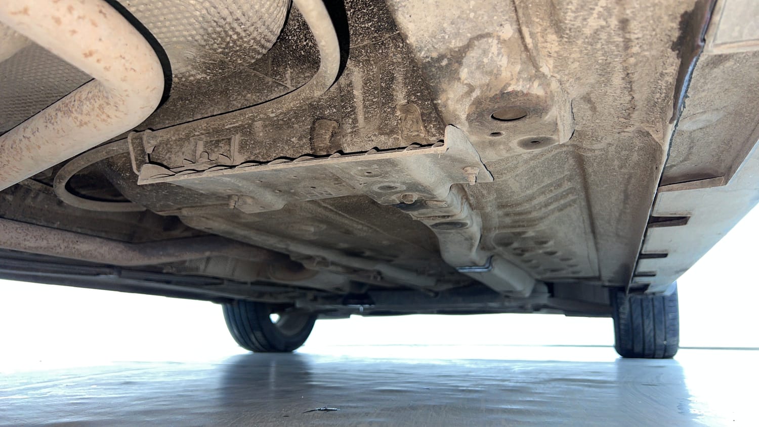 Used 2022 Hyundai i20 Asta (O) 1.2 IVT Petrol Automatic extra REAR RIGHT UNDERBODY VIEW