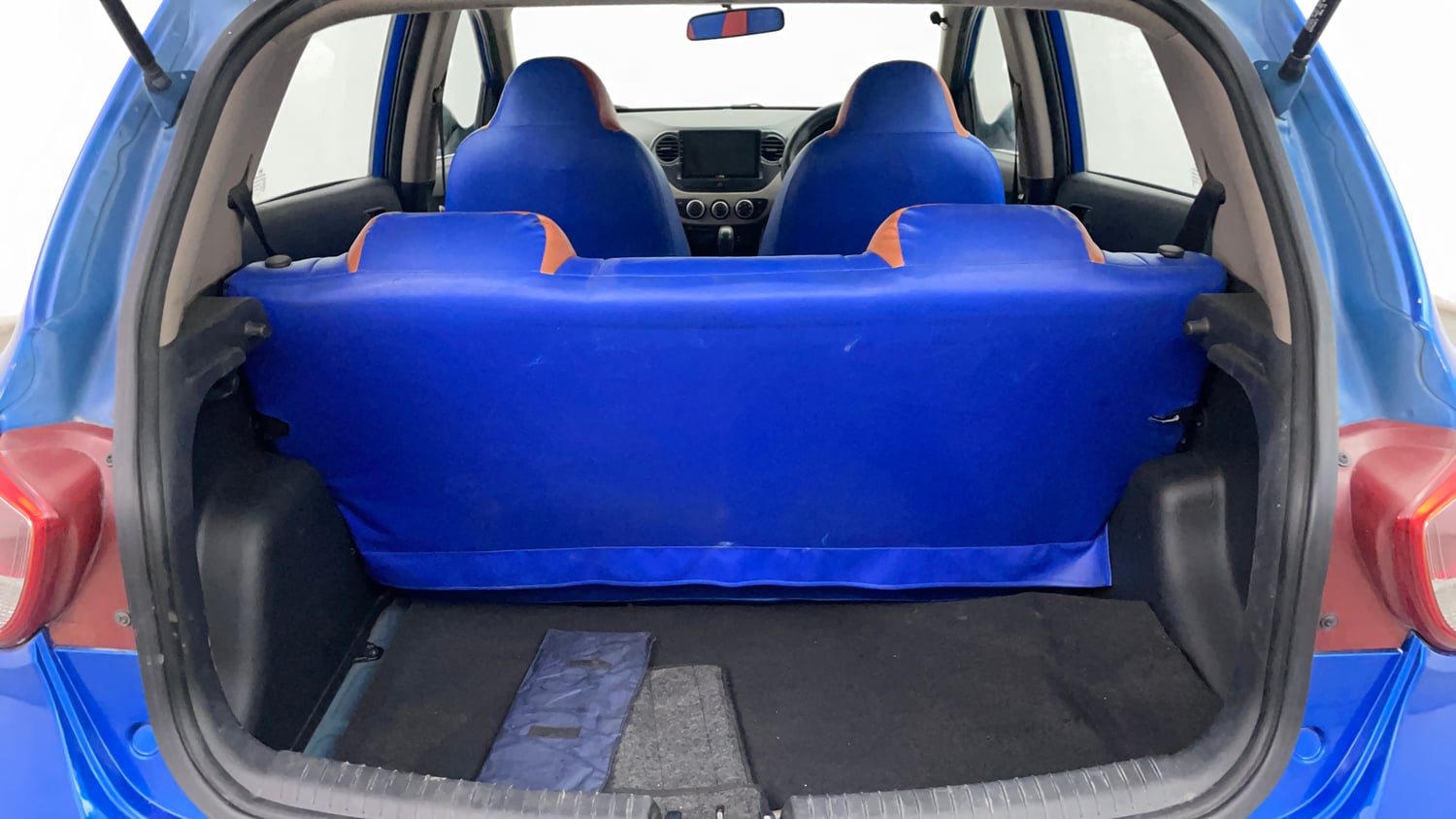 Used 2018 Hyundai Grand i10 Magna AT 1.2 Kappa VTVT Petrol Automatic interior DICKY INSIDE VIEW